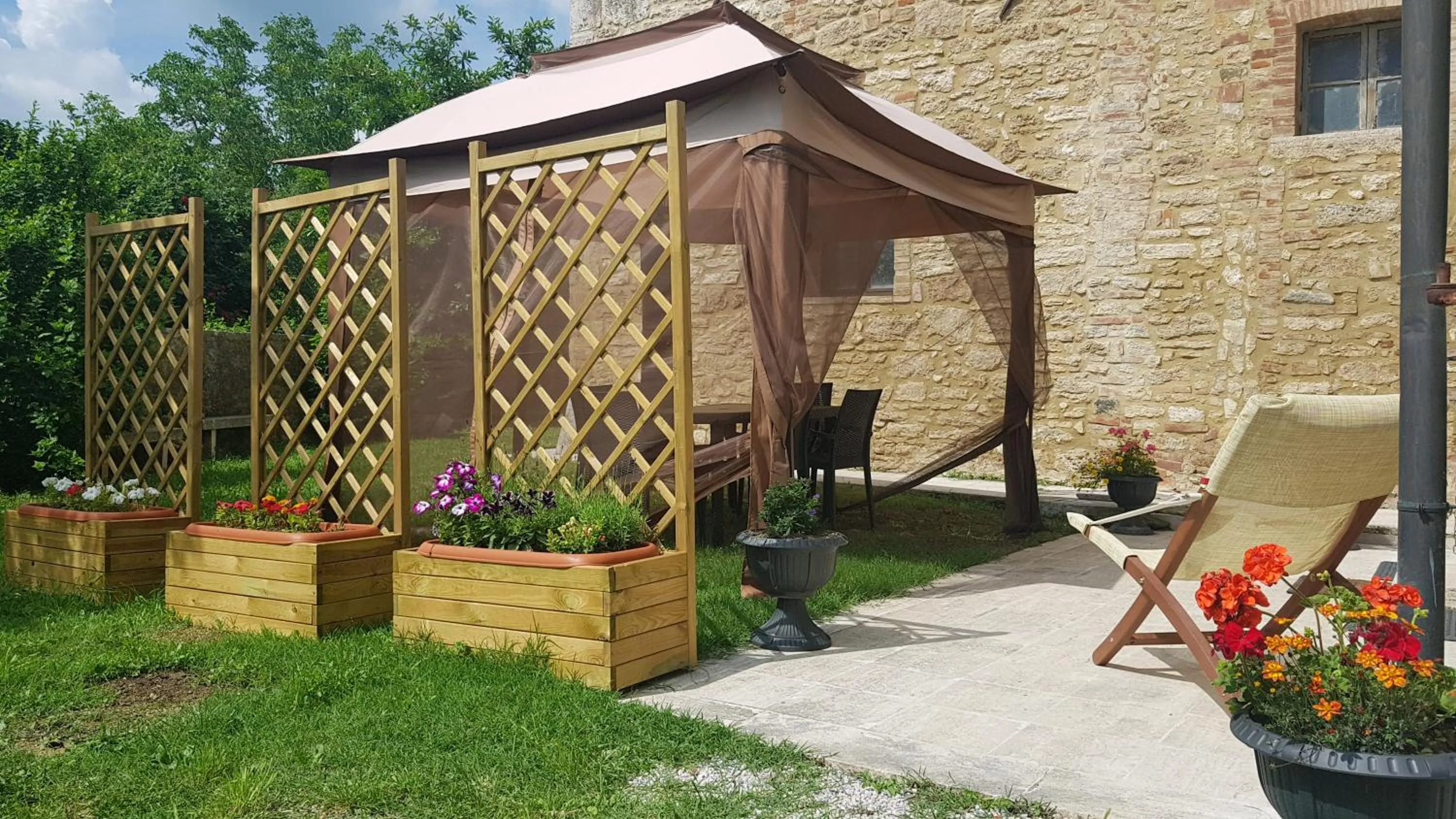 Patio in San Paterno B&B