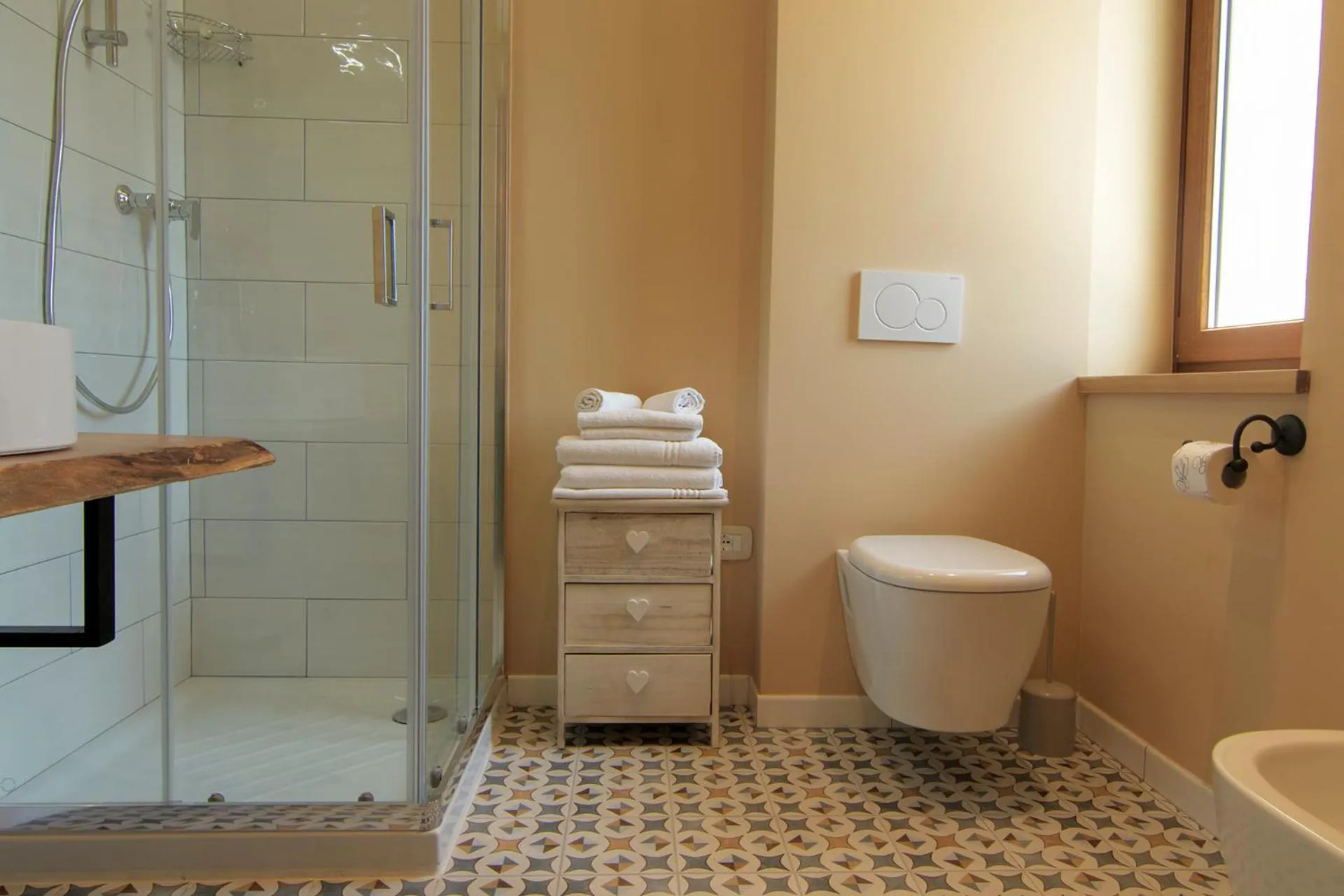 Shower in San Paterno B&B