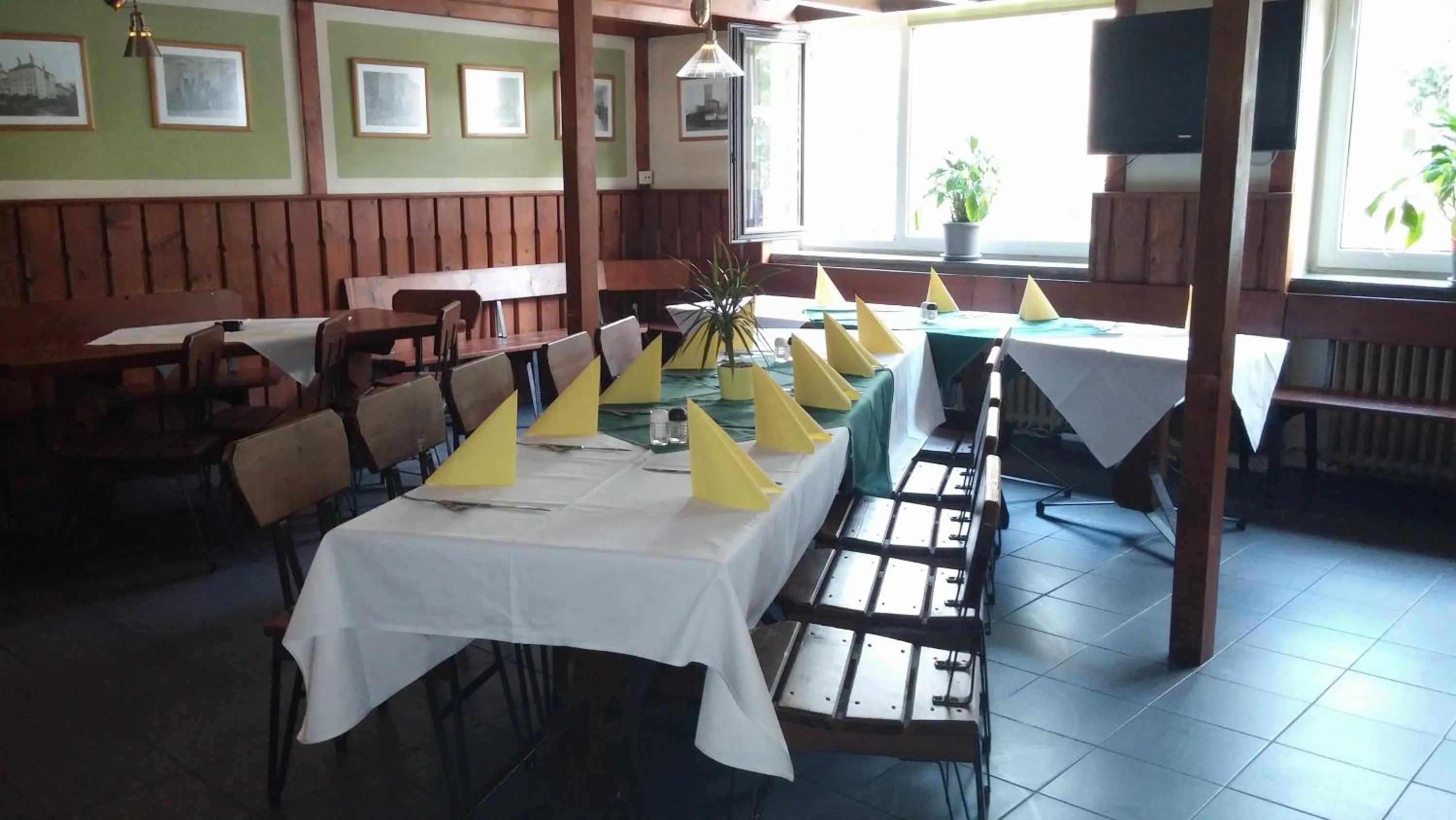 Restaurant/places to eat in Hotel Rozvoj