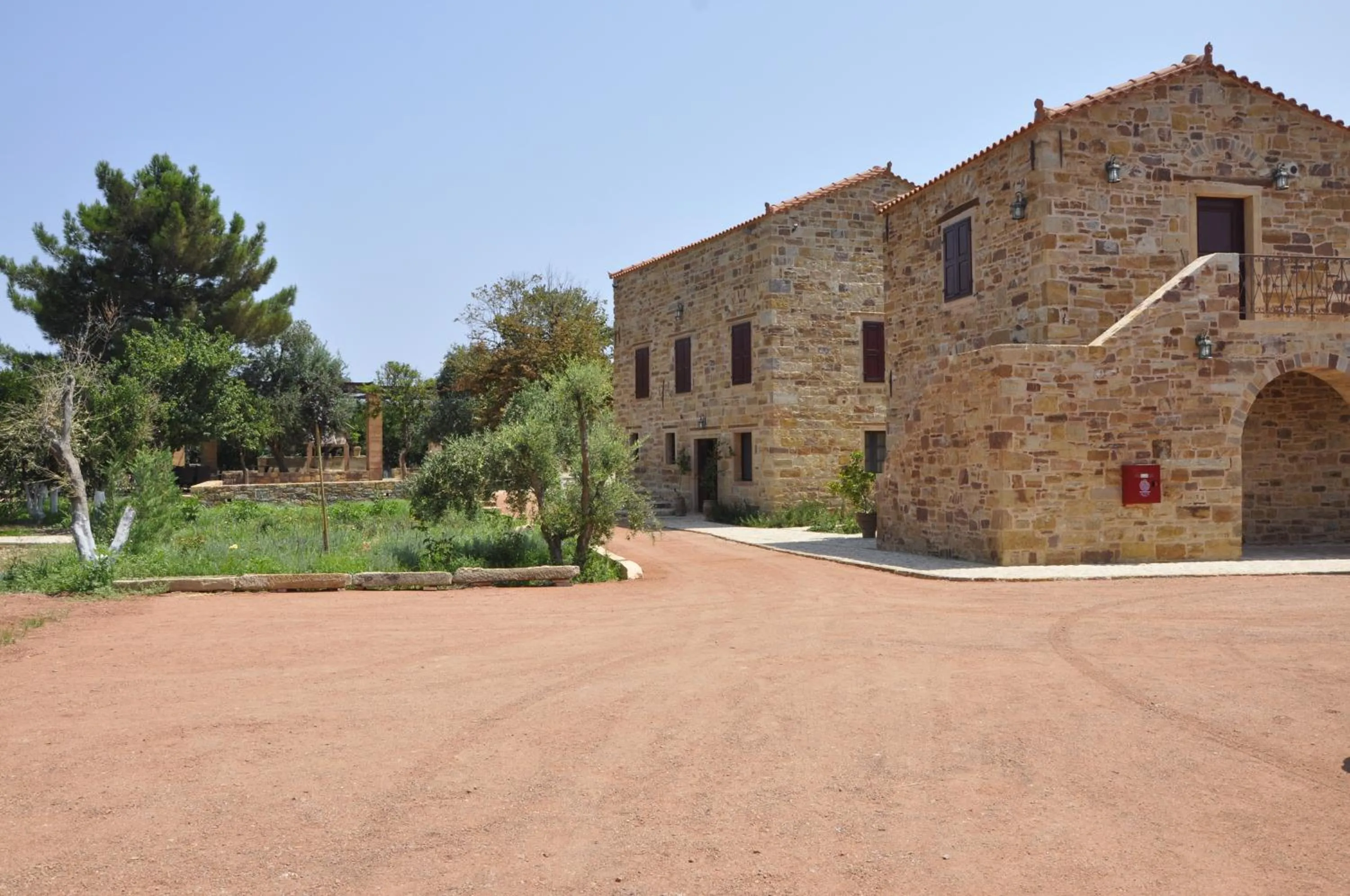 Property building in Archontiko Riziko