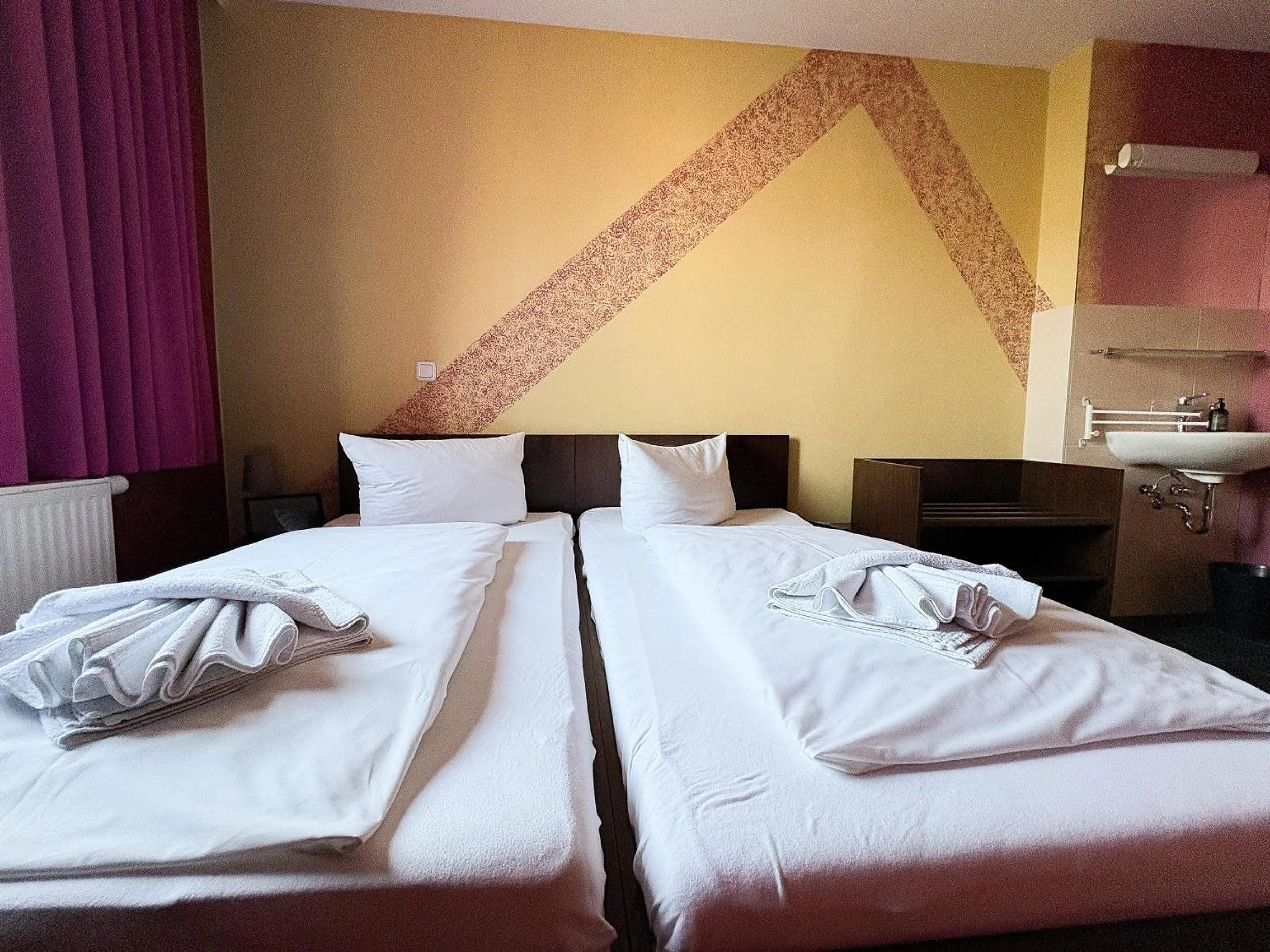 Bed in HOLI City Apart Hotel Berlin