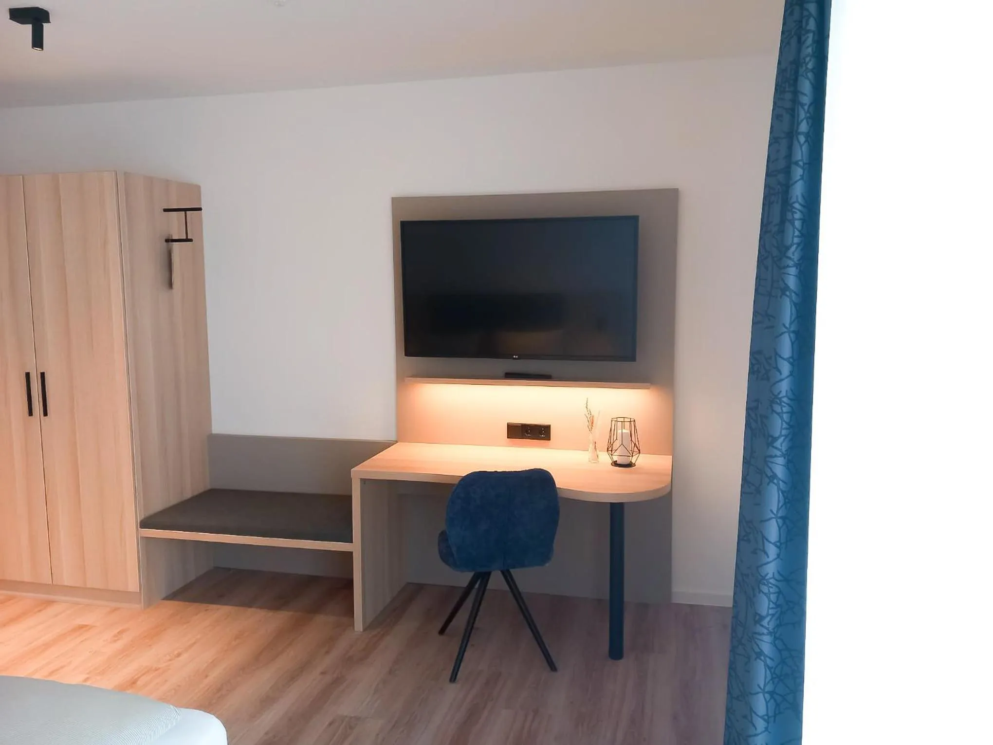 TV and multimedia in HOLI City Apart Hotel Berlin