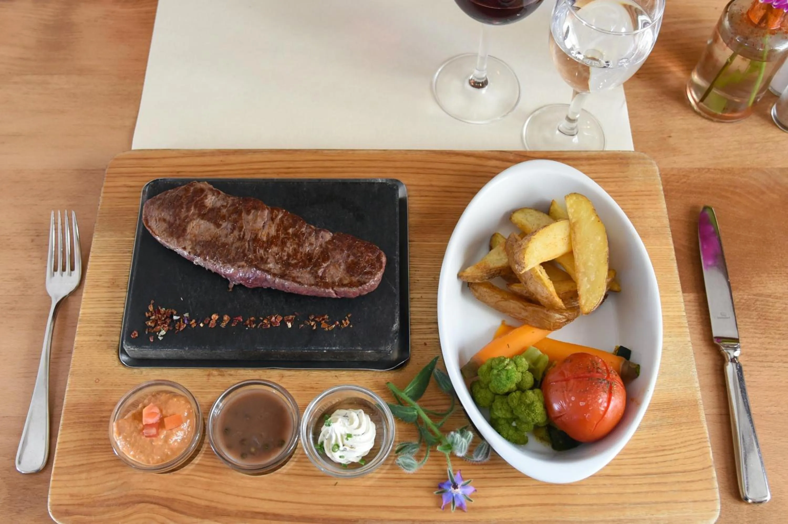 Restaurant/places to eat in Hôtel de l'Aigle