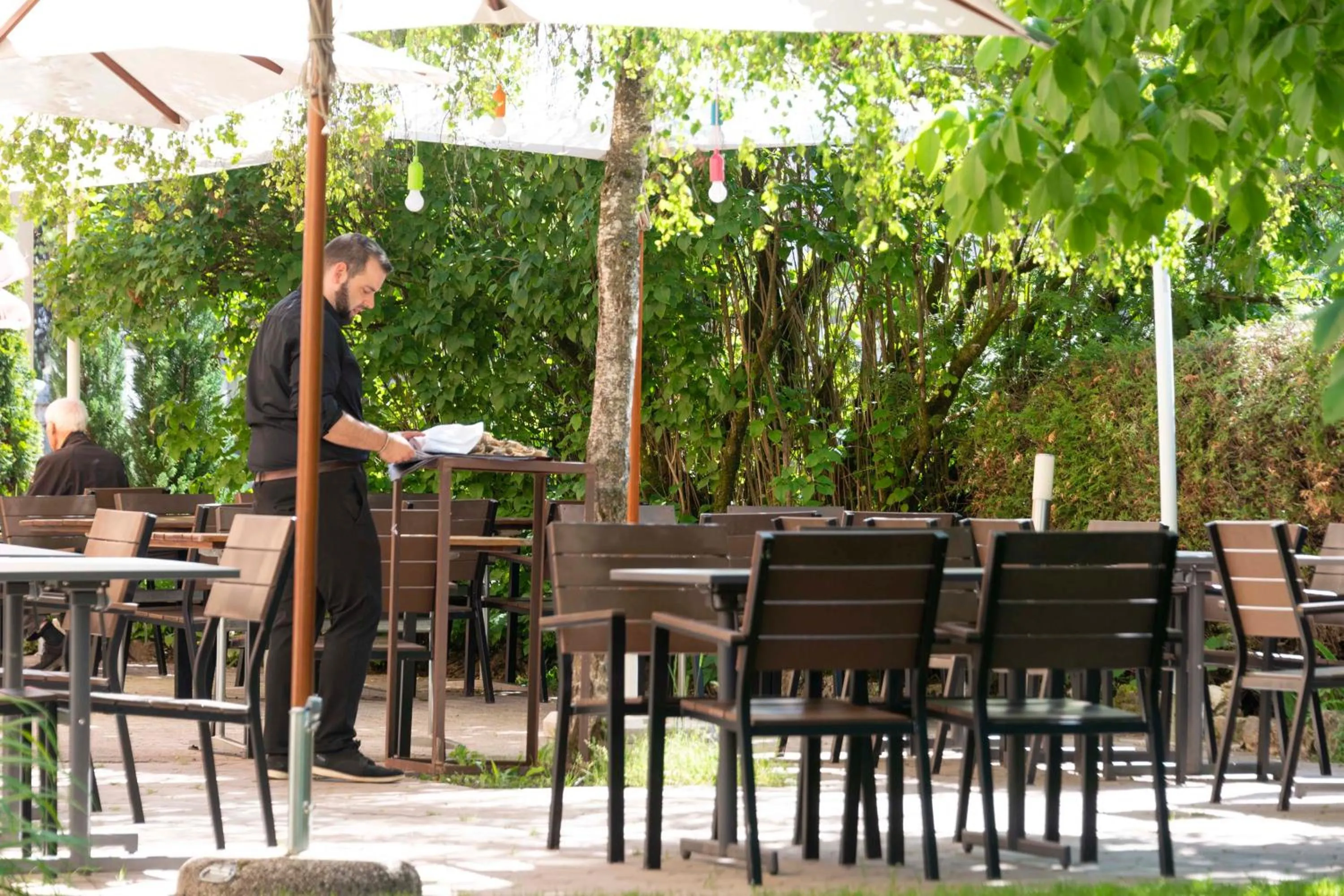 Patio in Hôtel de l'Aigle