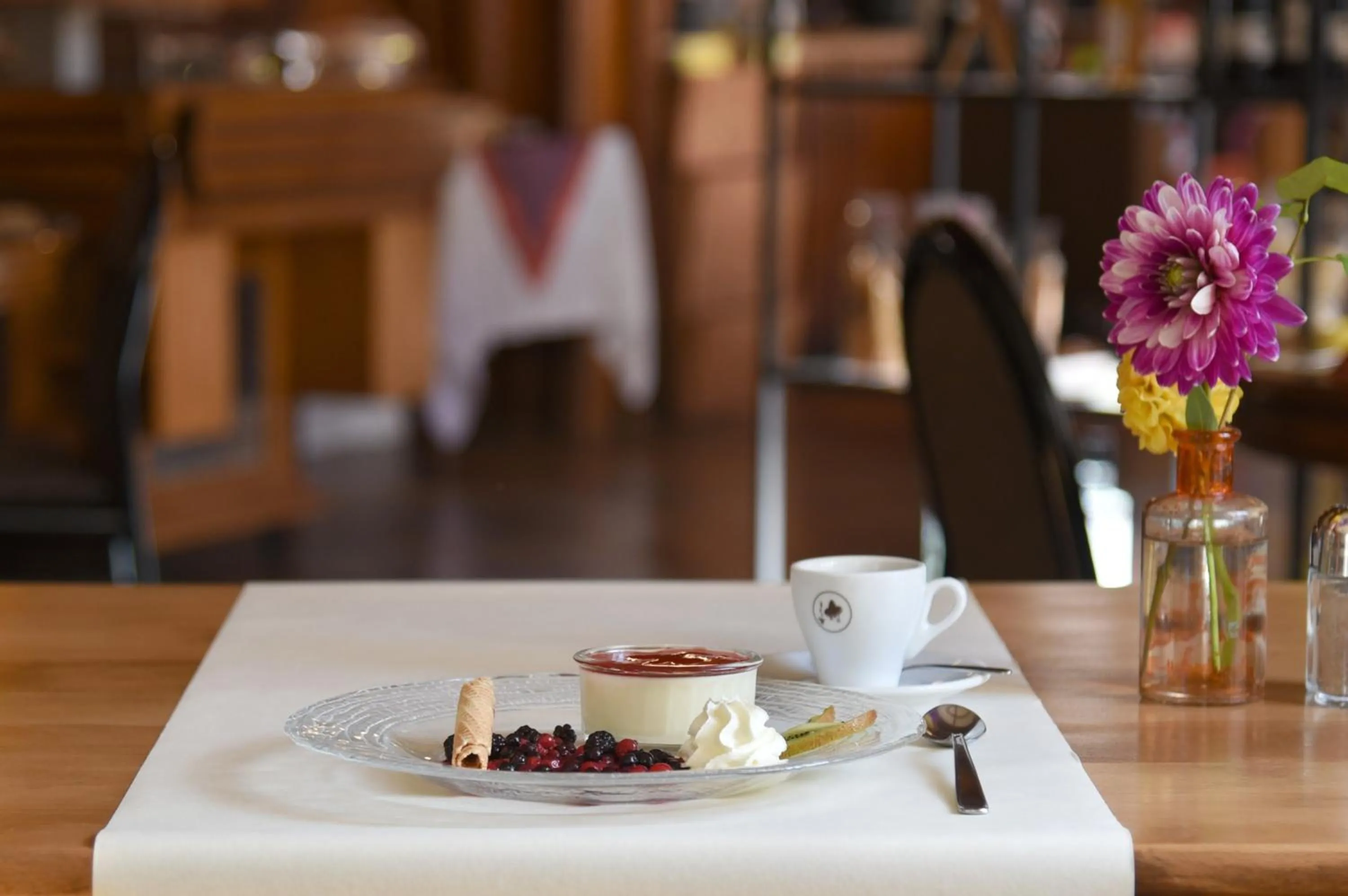 Restaurant/places to eat in Hôtel de l'Aigle