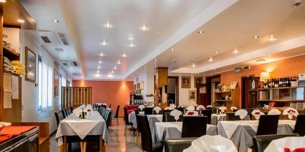 Restaurant/places to eat in Albergo Ridente