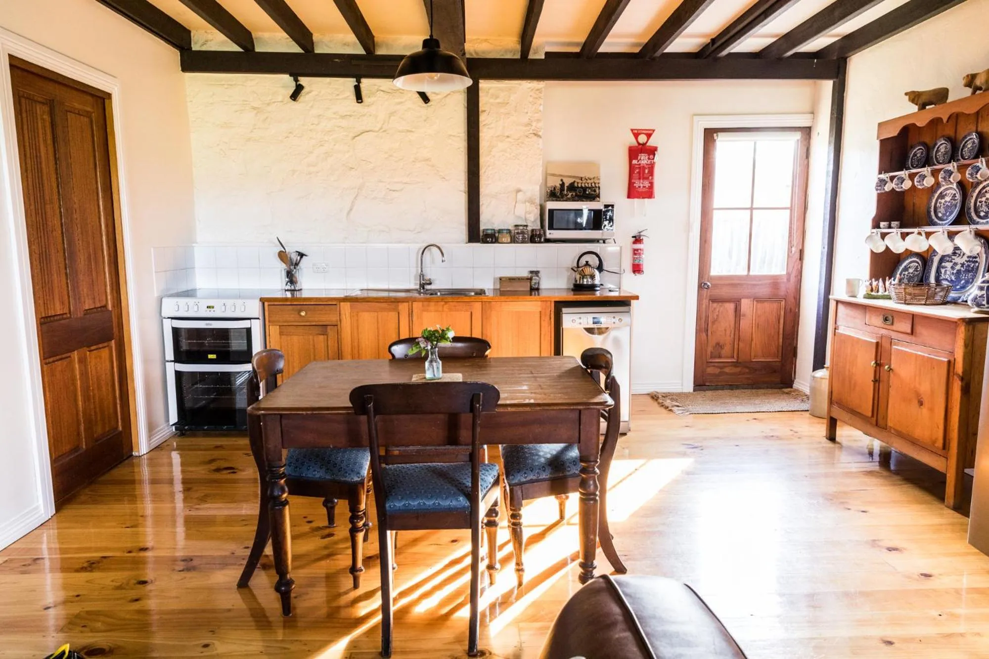 Kitchen or kitchenette in Daisy Bank Cottages