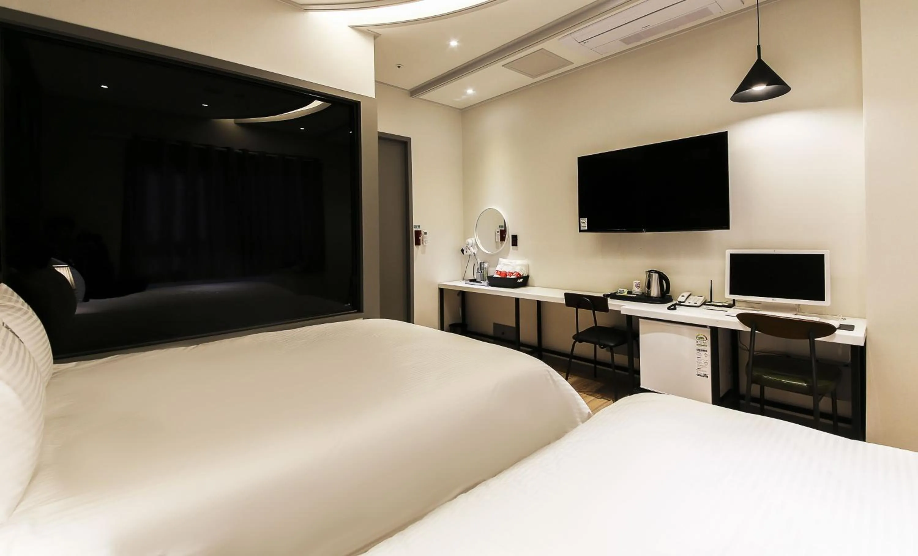 Photo of the whole room, Bed in If Business Hotel