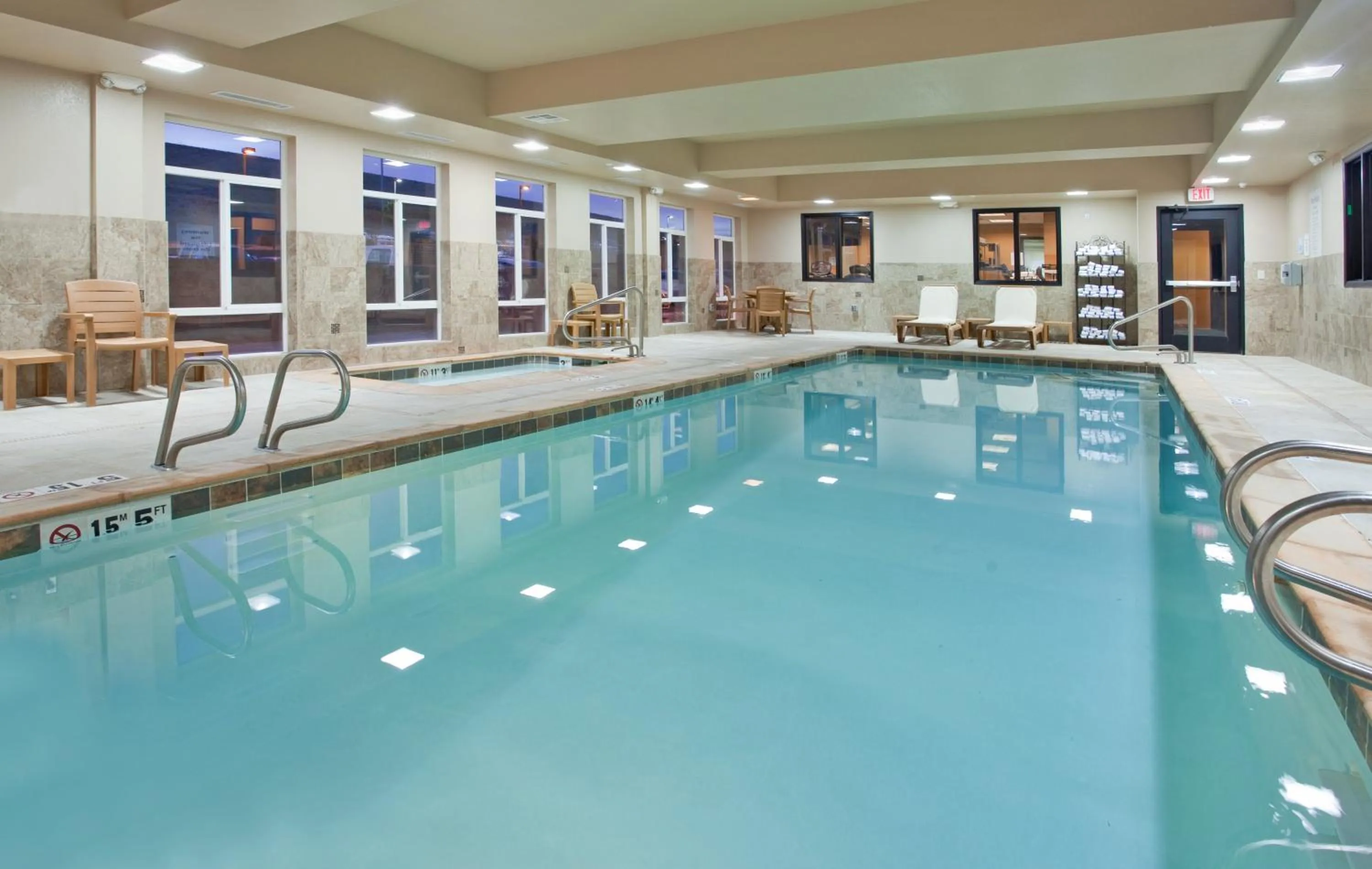 Swimming pool in Holiday Inn Express Las Cruces North by IHG
