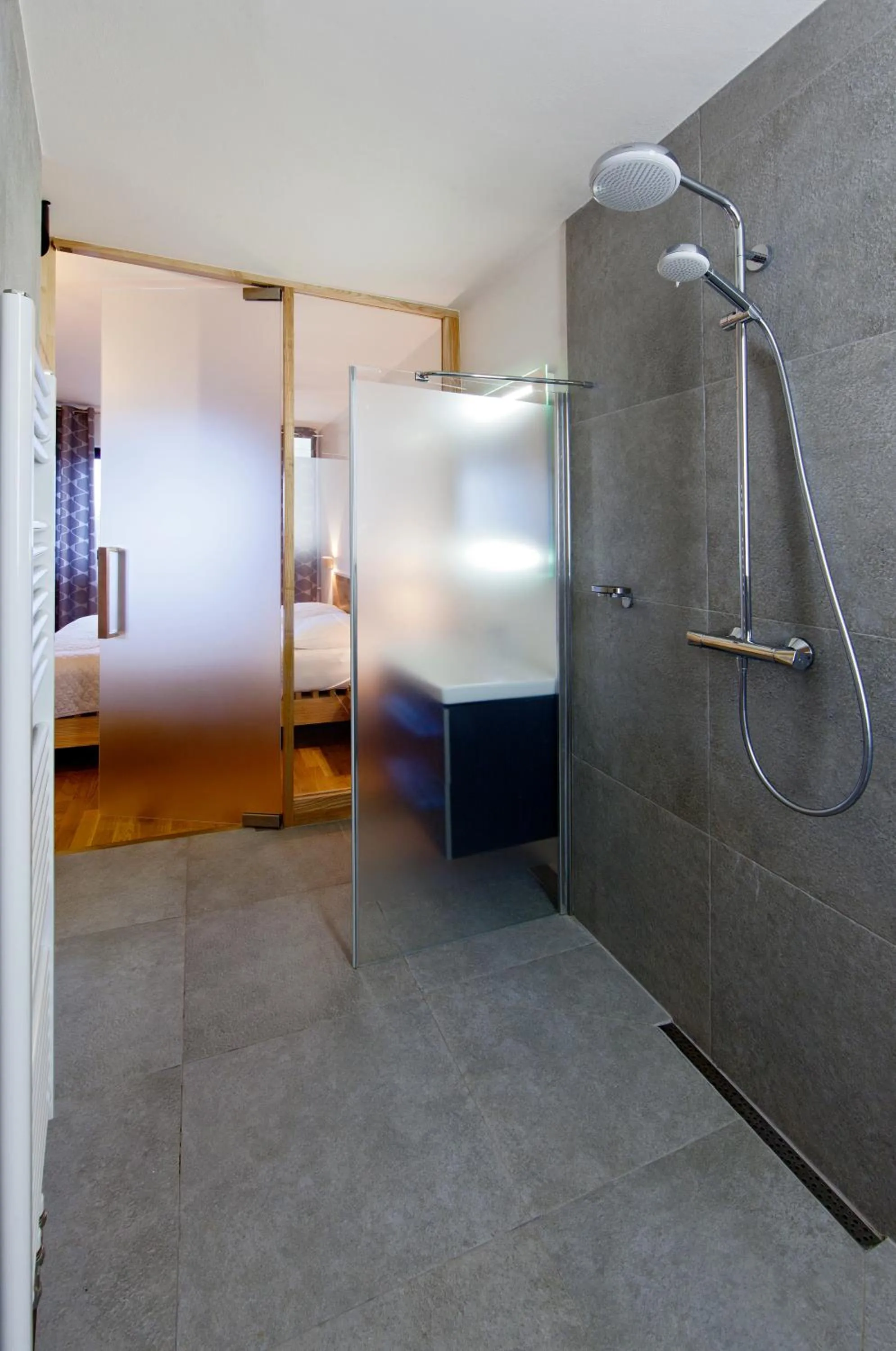 Shower in Hotel Wolf