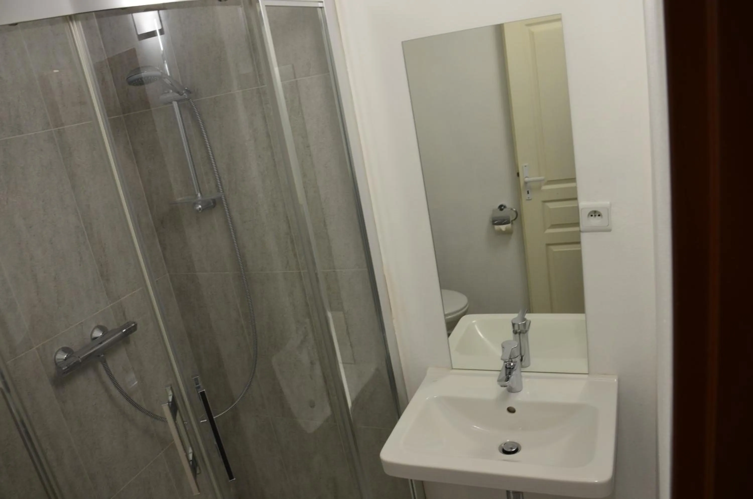 Shower in Hotel Wolf