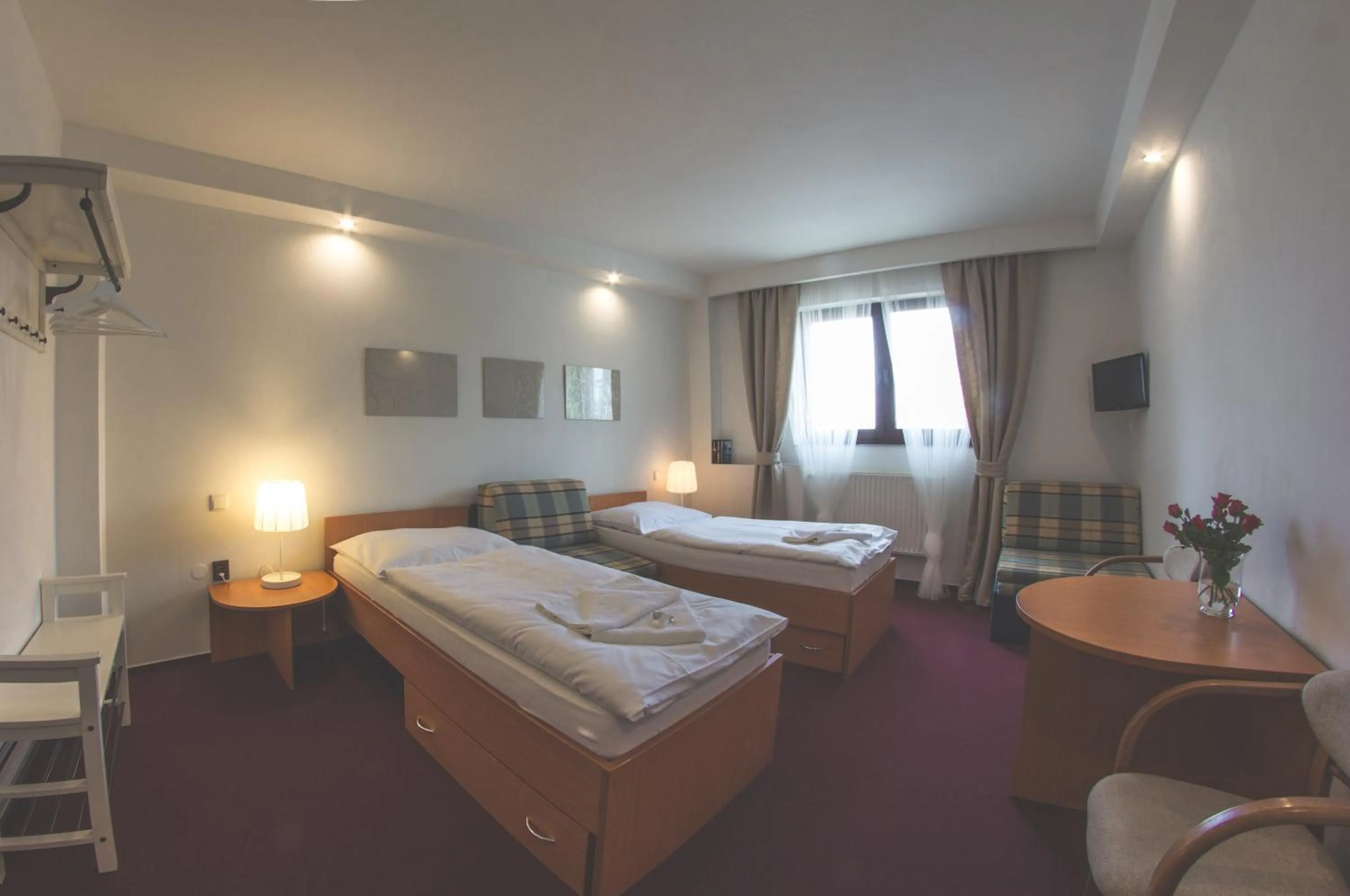 Day, Bed in Hotel Wolf