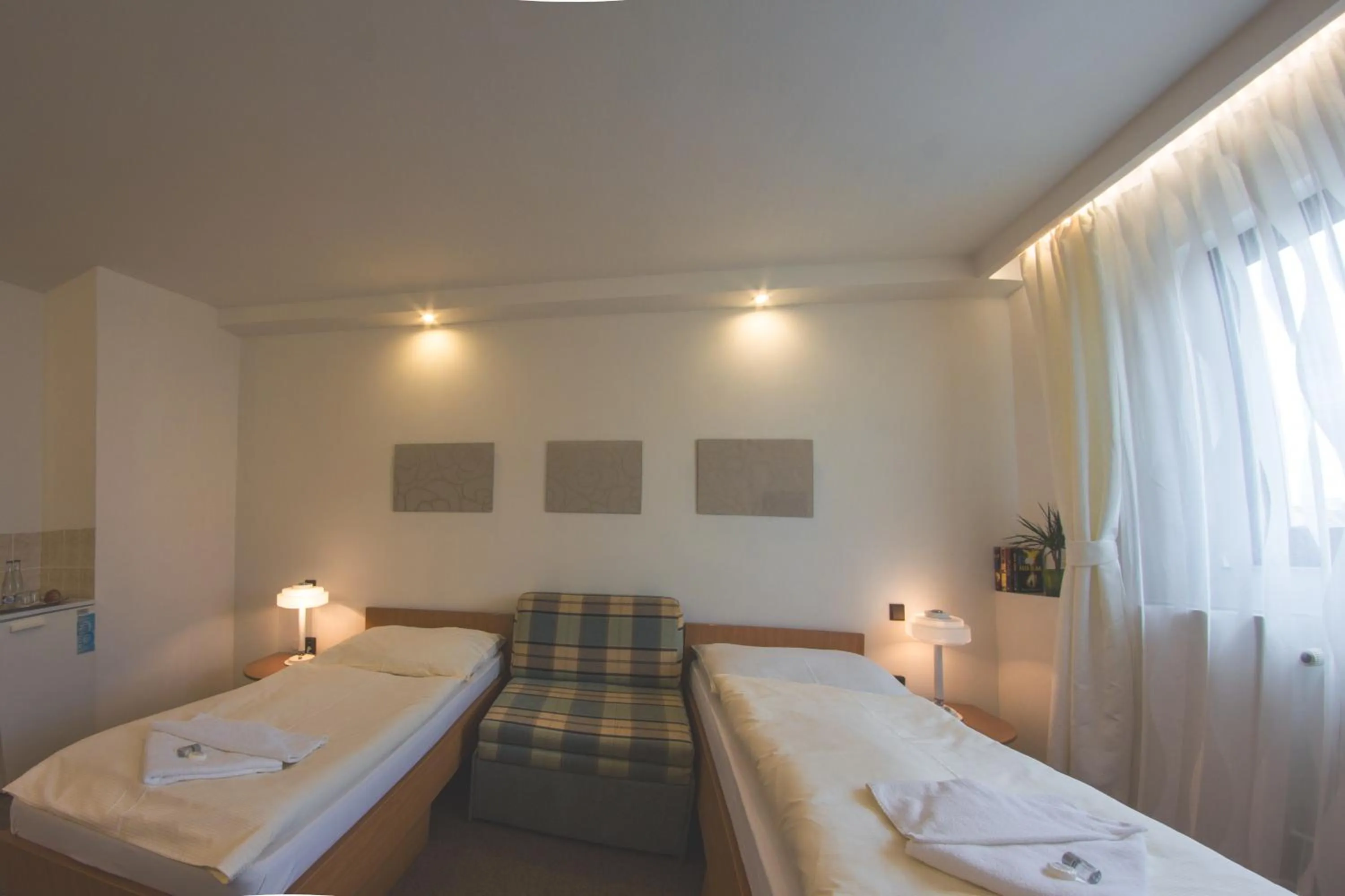 Day, Bed in Hotel Wolf