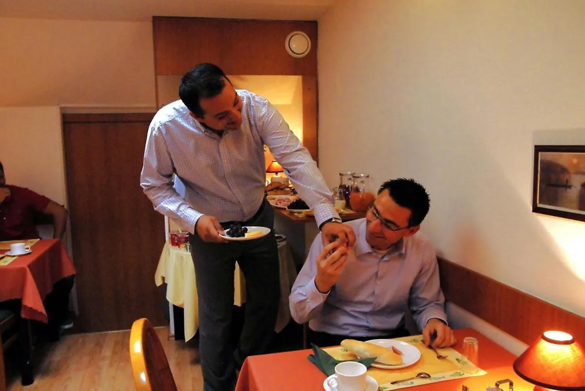 People in Hotel Wolf