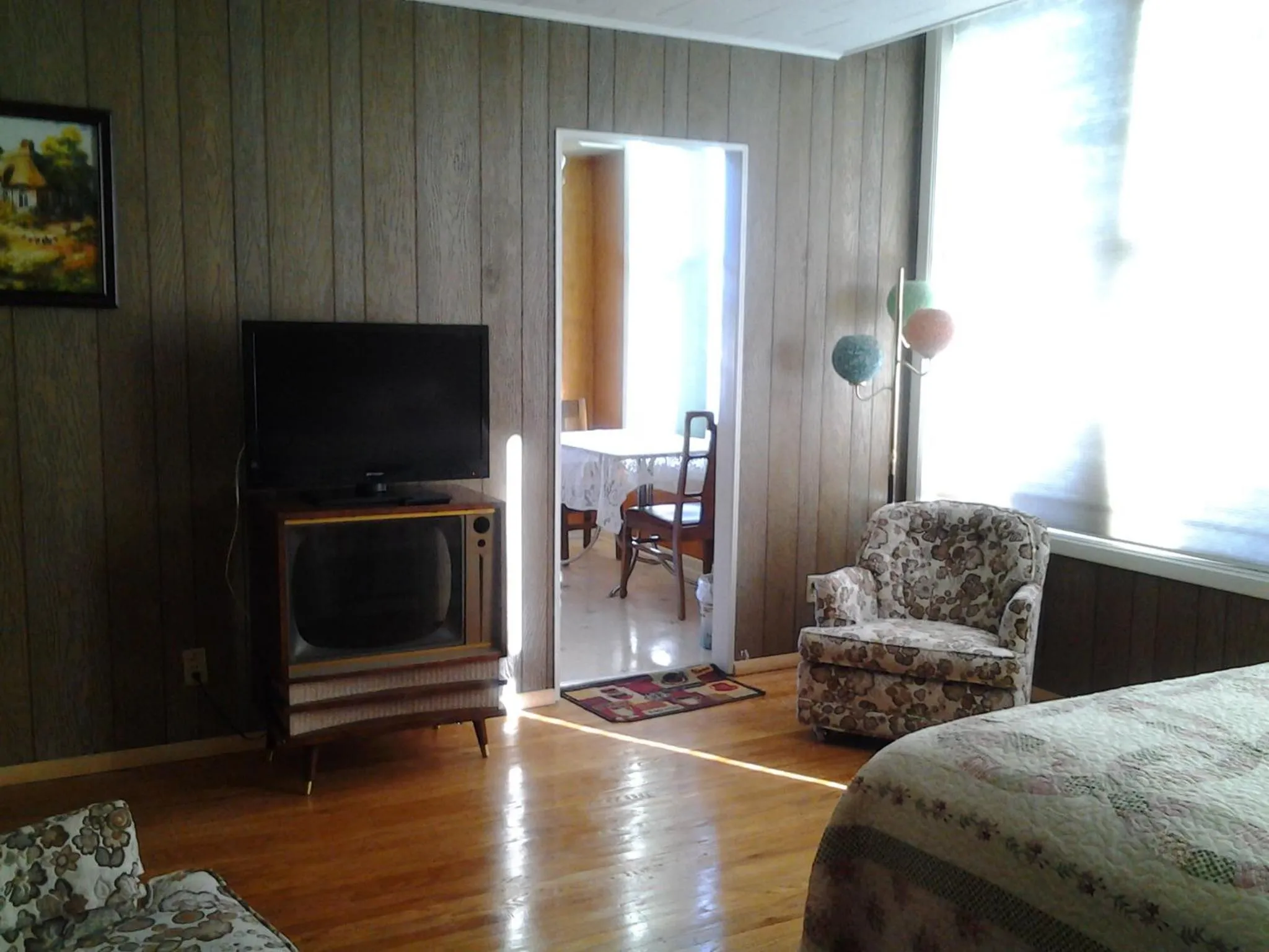Living room, Bed in Historic Hotel Greybull