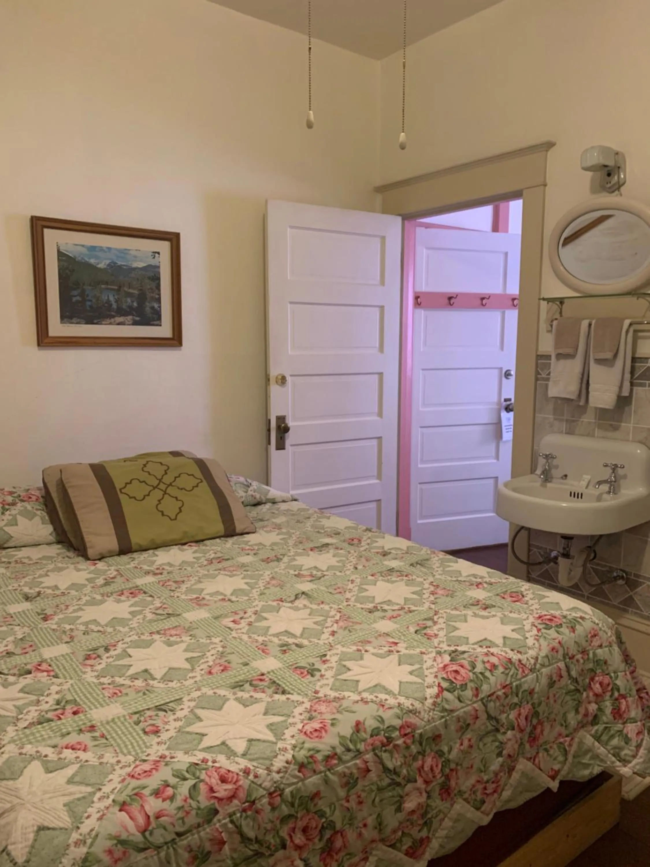 Bed in Historic Hotel Greybull