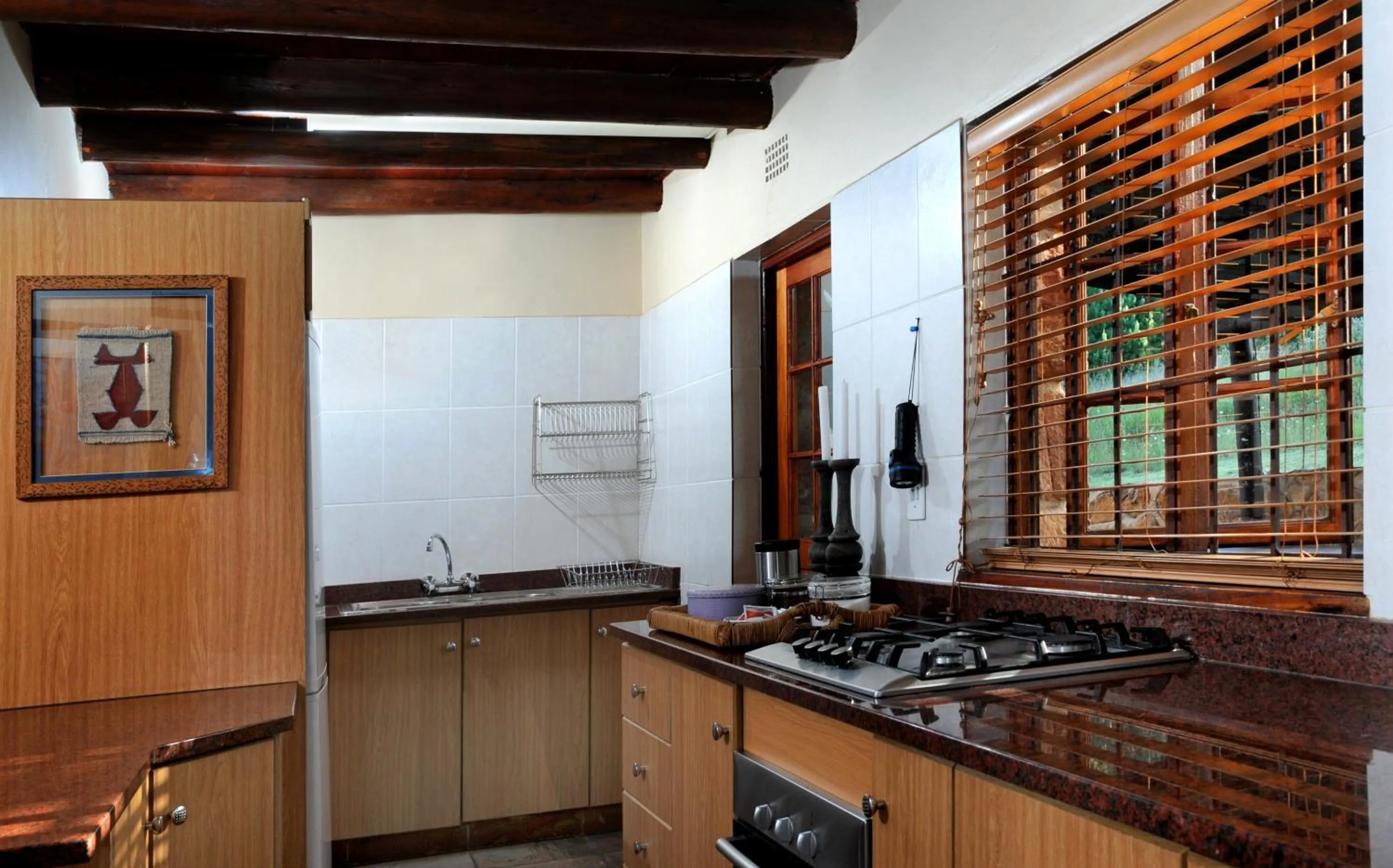 Kitchen or kitchenette in Stonecutters Lodge