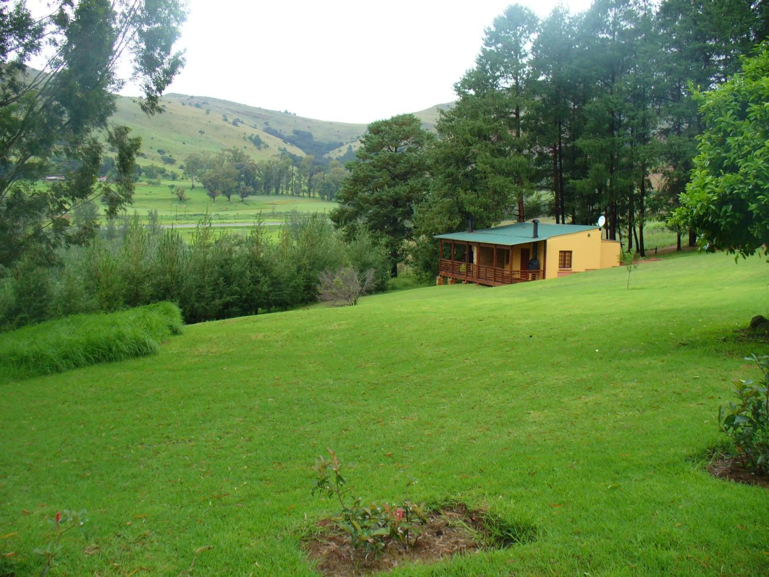 Garden view in Stonecutters Lodge