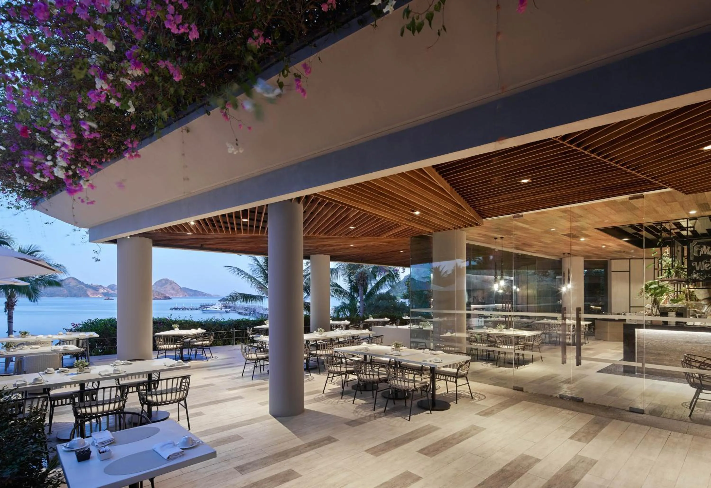 Restaurant/places to eat in AYANA Komodo Waecicu Beach