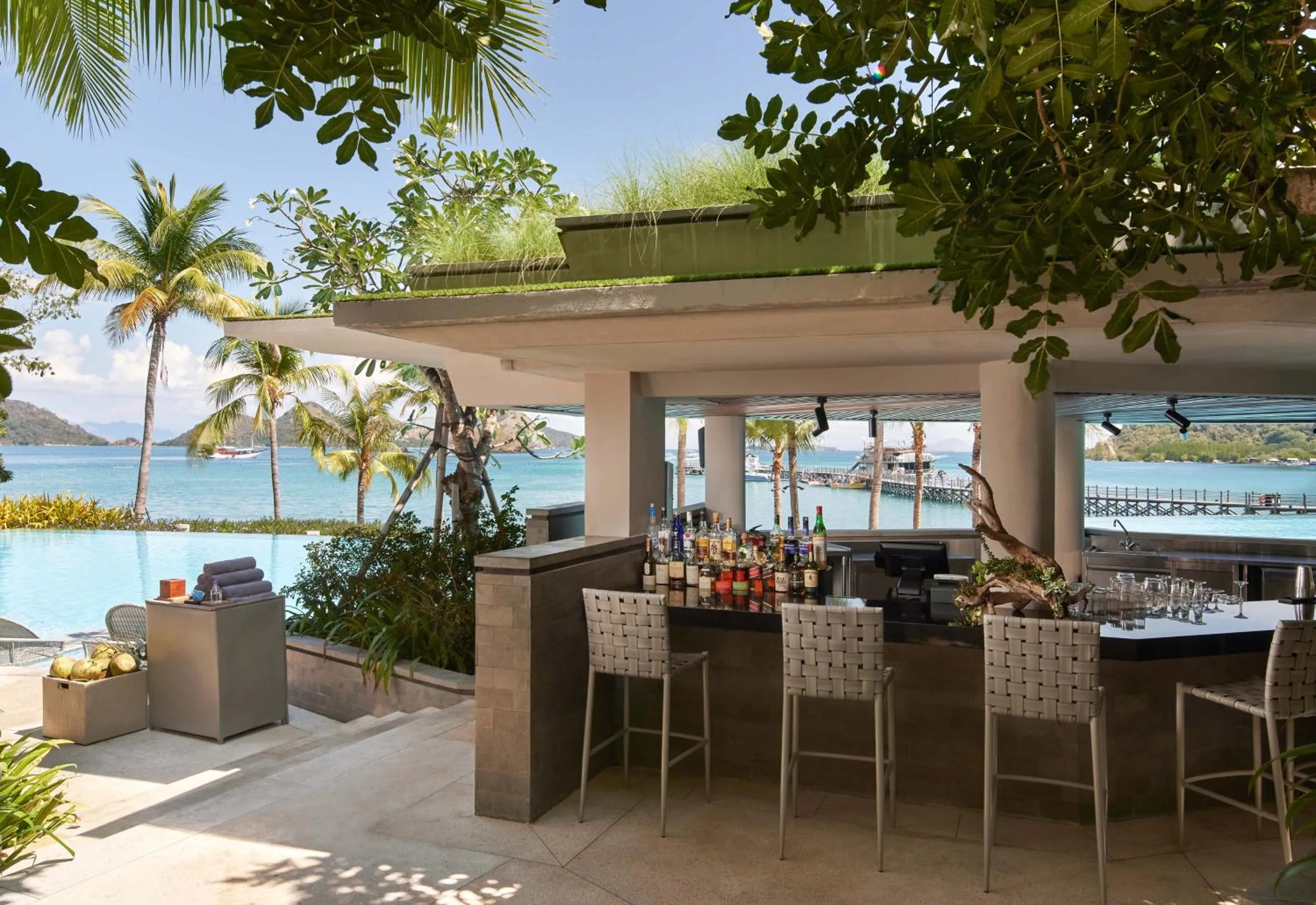 Lounge or bar in AYANA Komodo Waecicu Beach