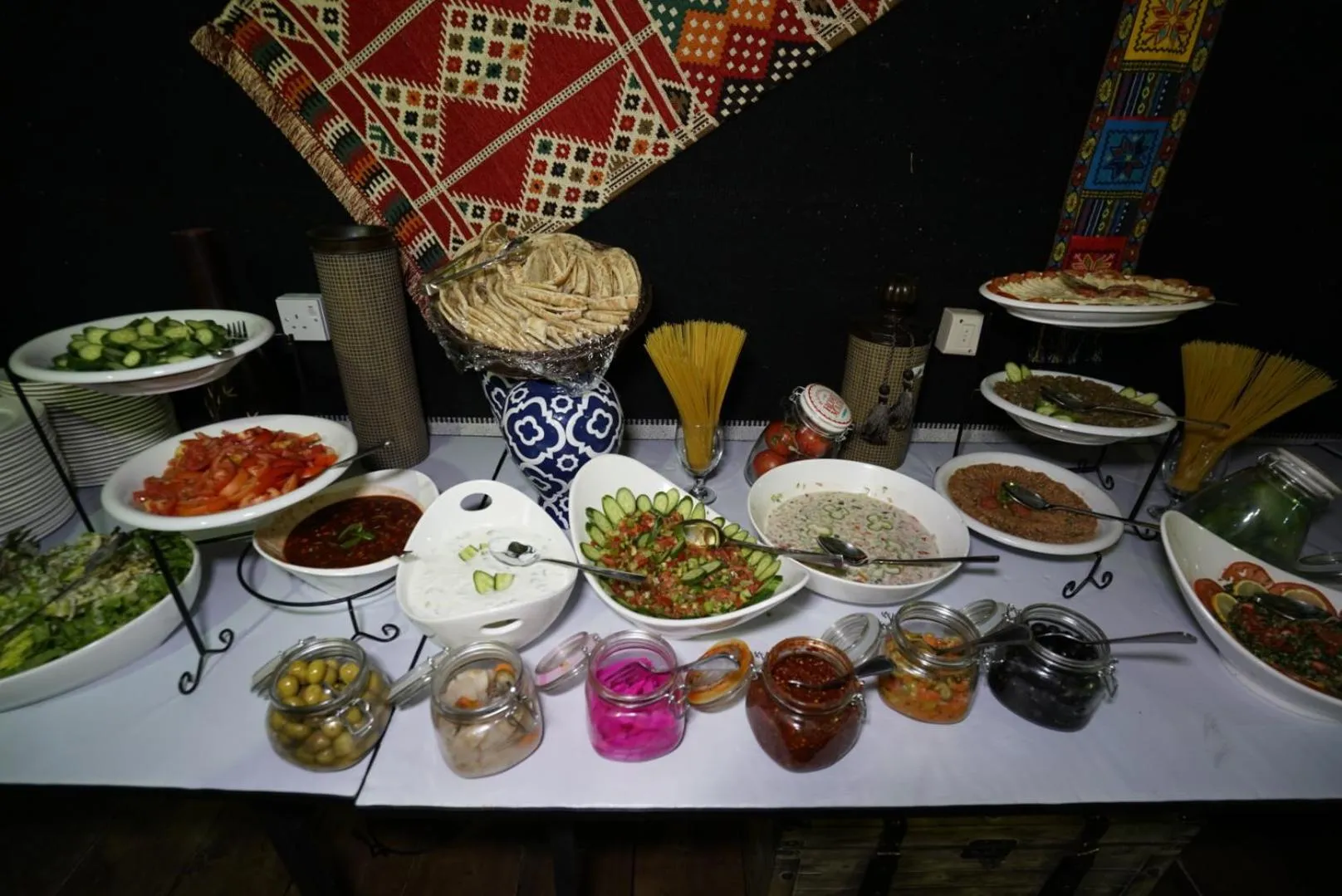 Restaurant/places to eat in Mazayen Rum Camp