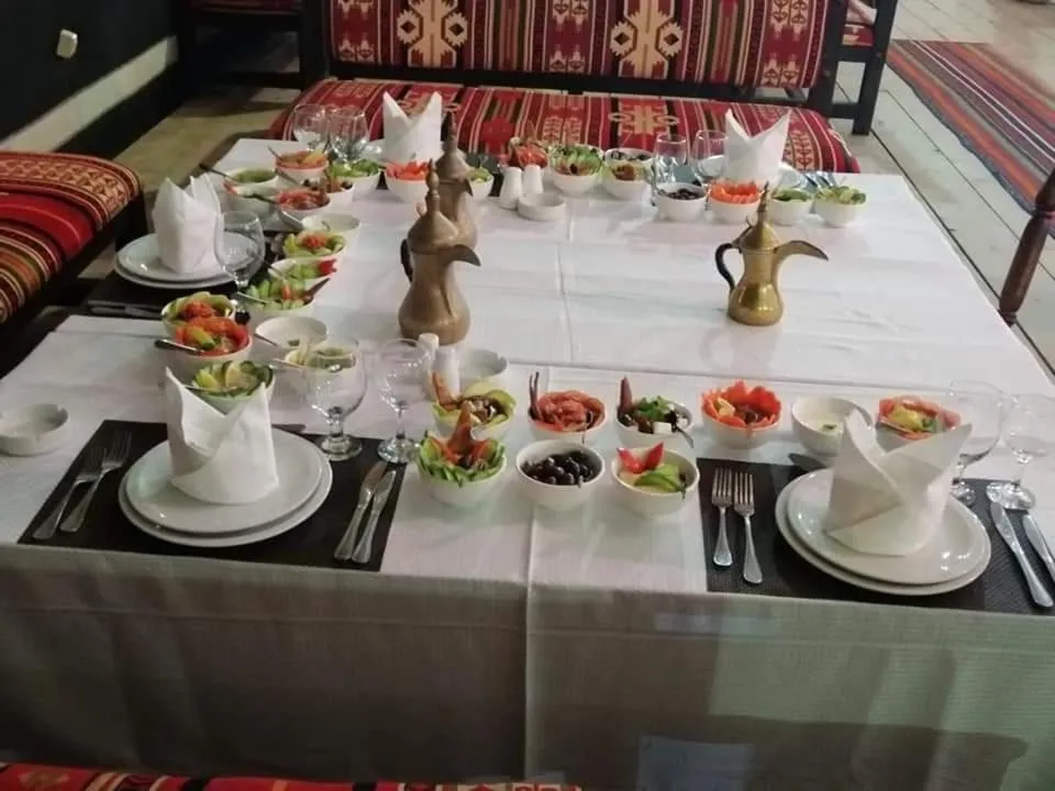 Restaurant/places to eat in Mazayen Rum Camp