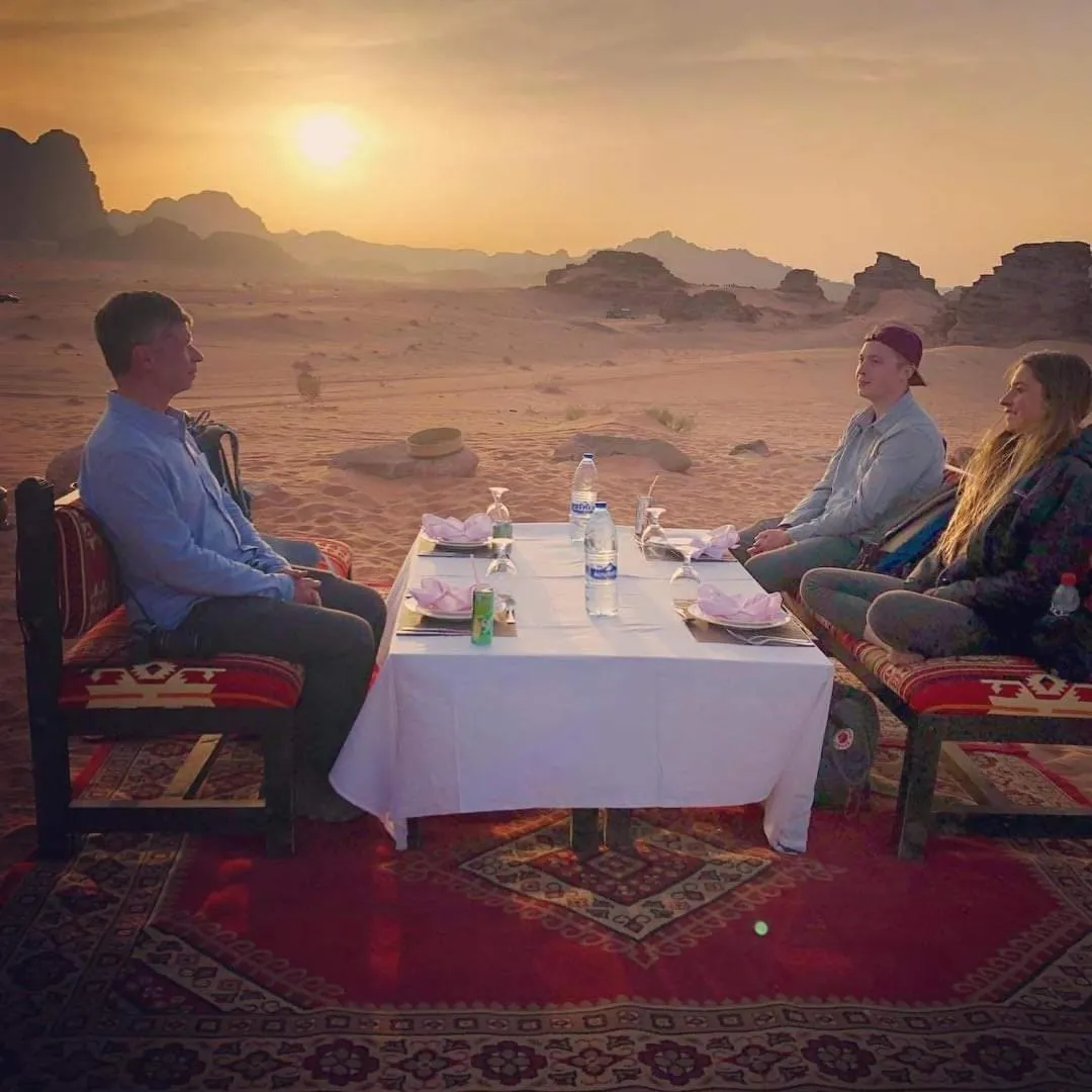 Restaurant/places to eat in Mazayen Rum Camp