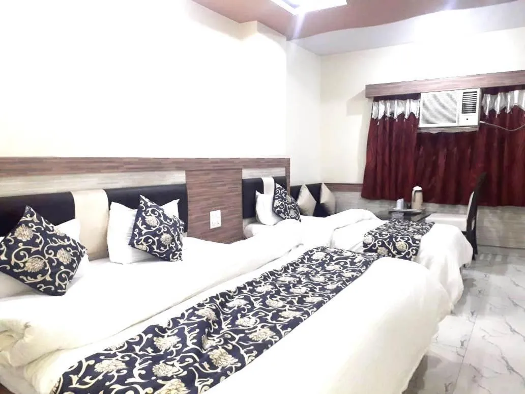 Bed in Hotel Metro Inn