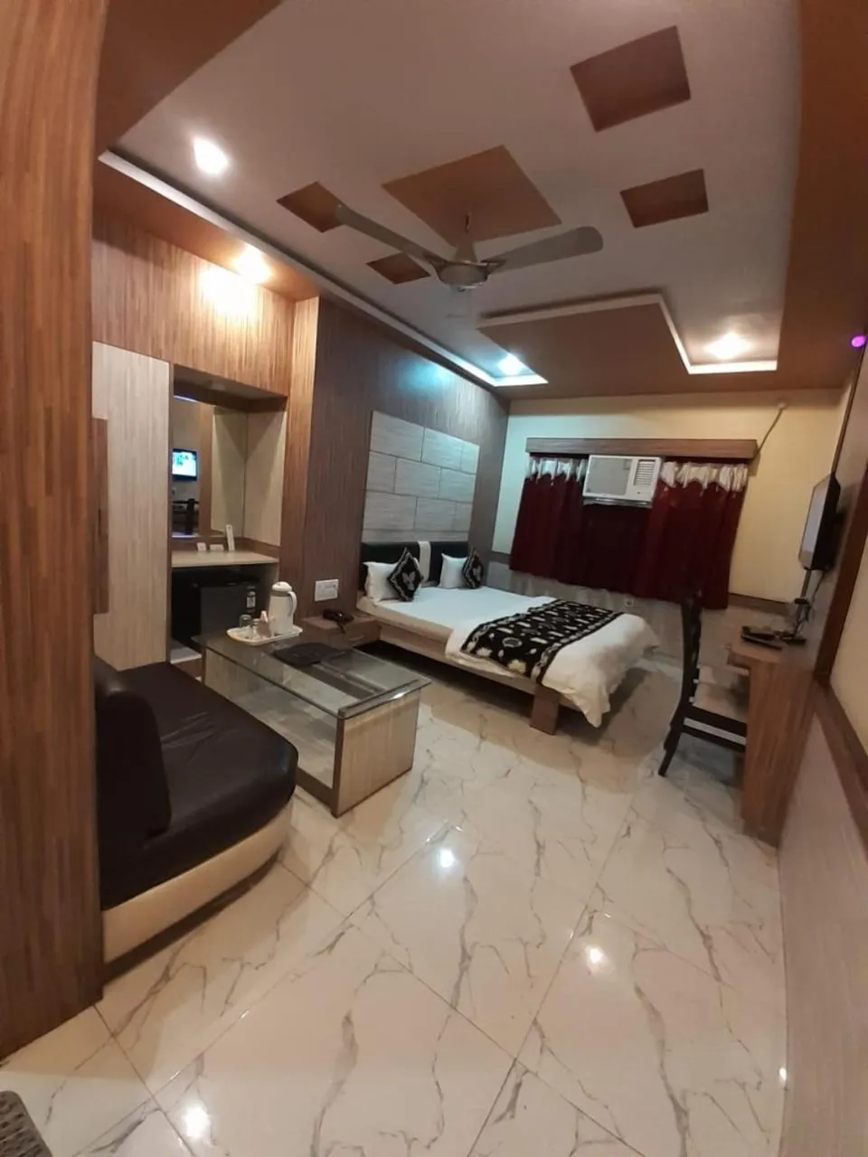 Bed in Hotel Metro Inn