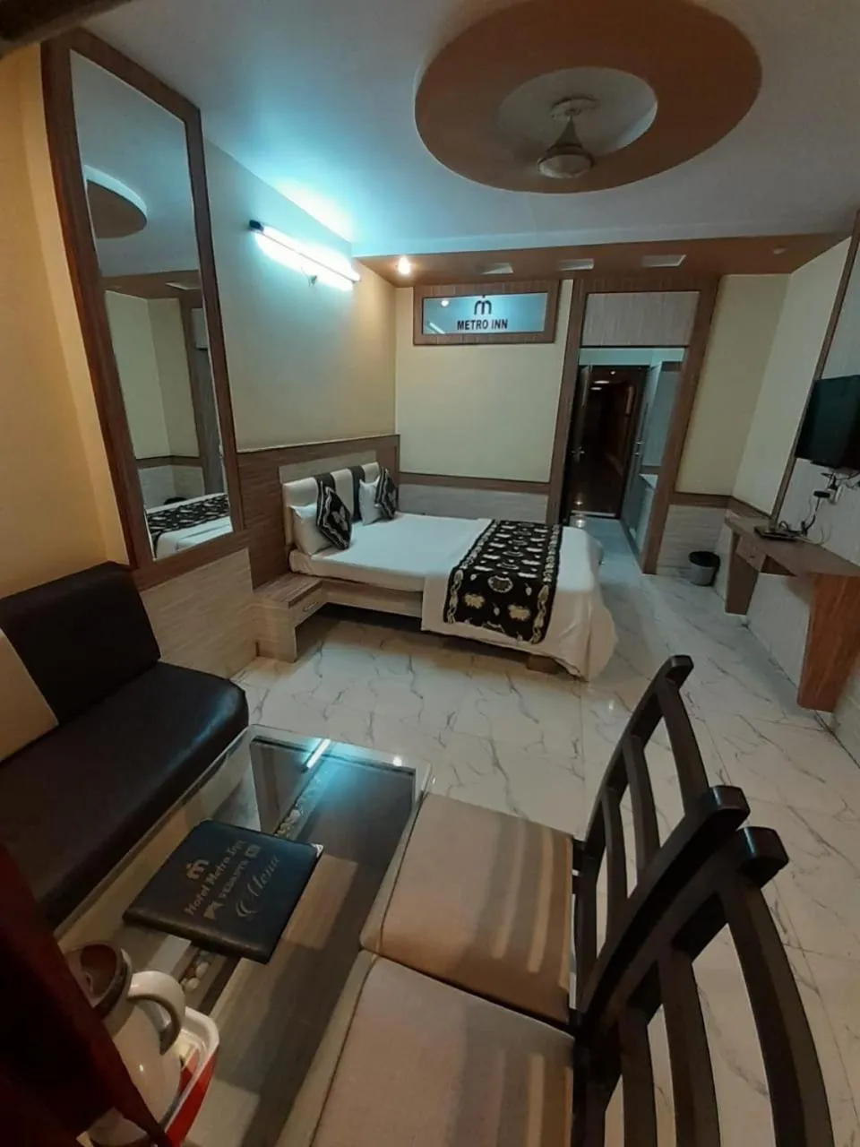 Bed in Hotel Metro Inn