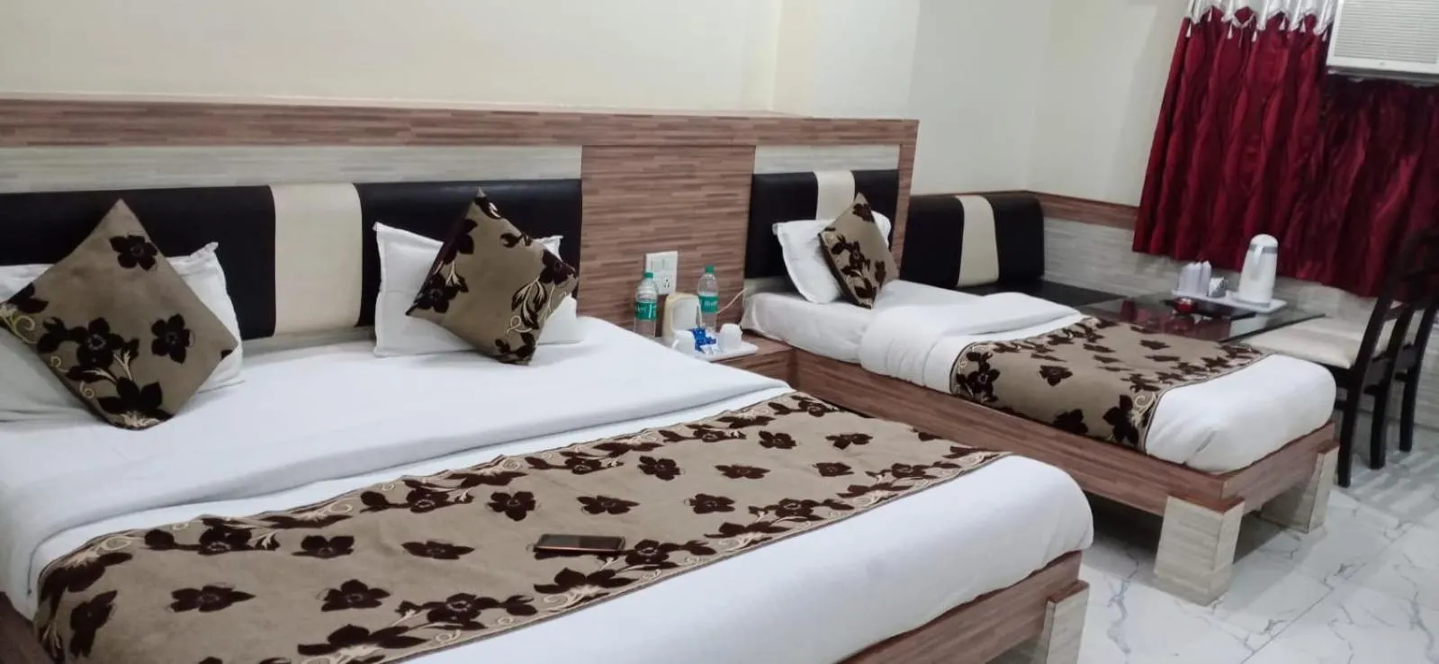 Bed in Hotel Metro Inn