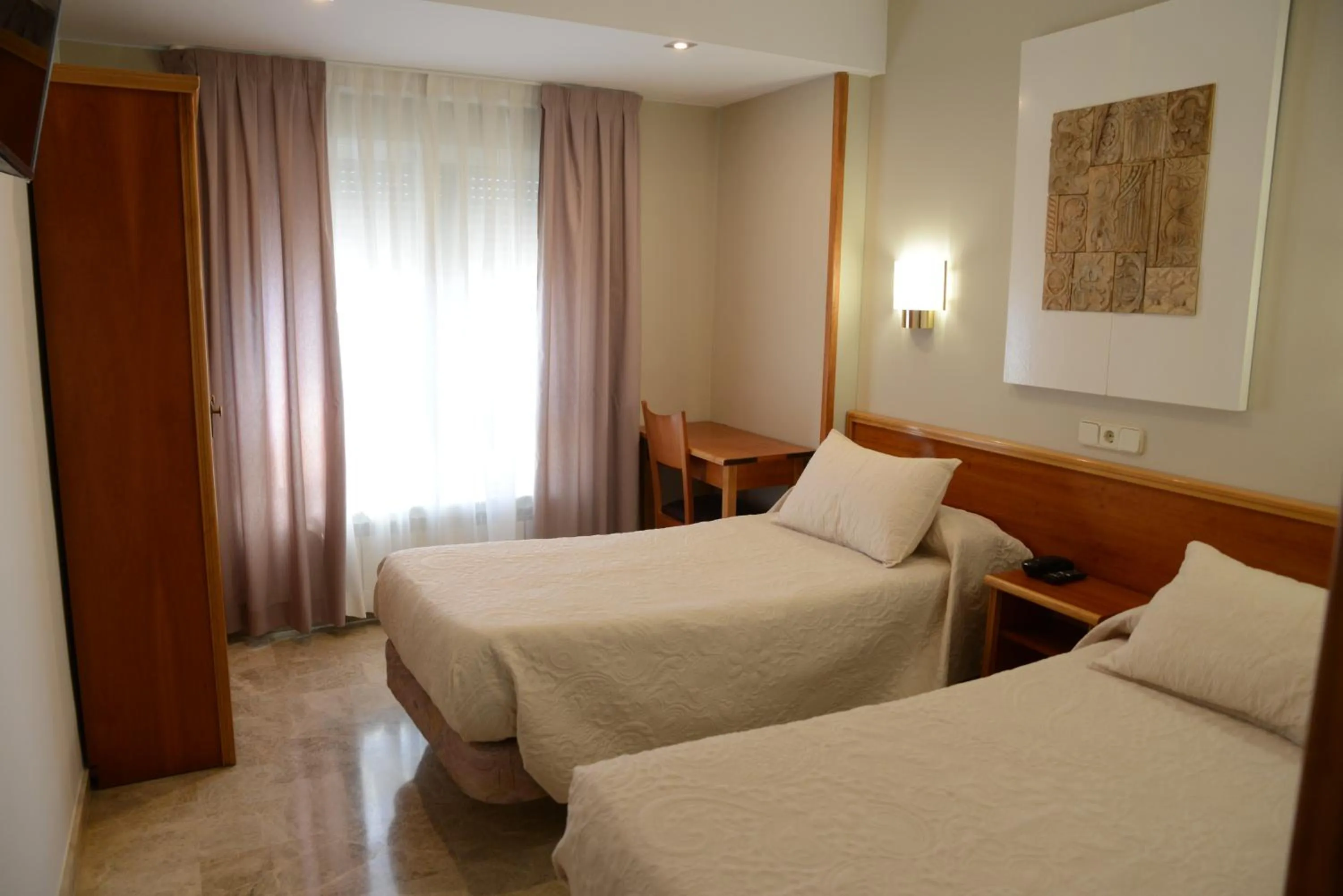 Bedroom, Bed in Hotel Escudero