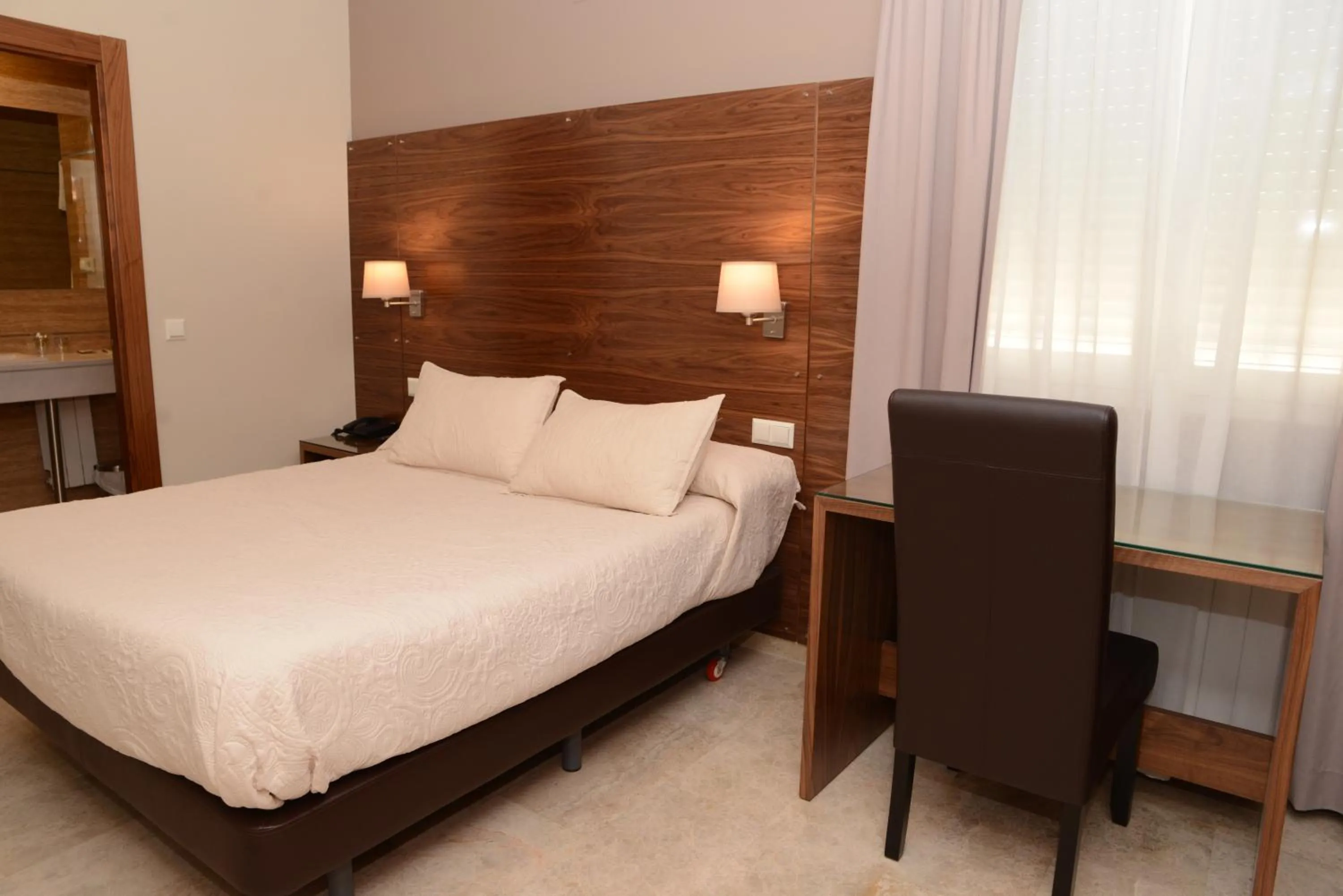 Bedroom, Bed in Hotel Escudero