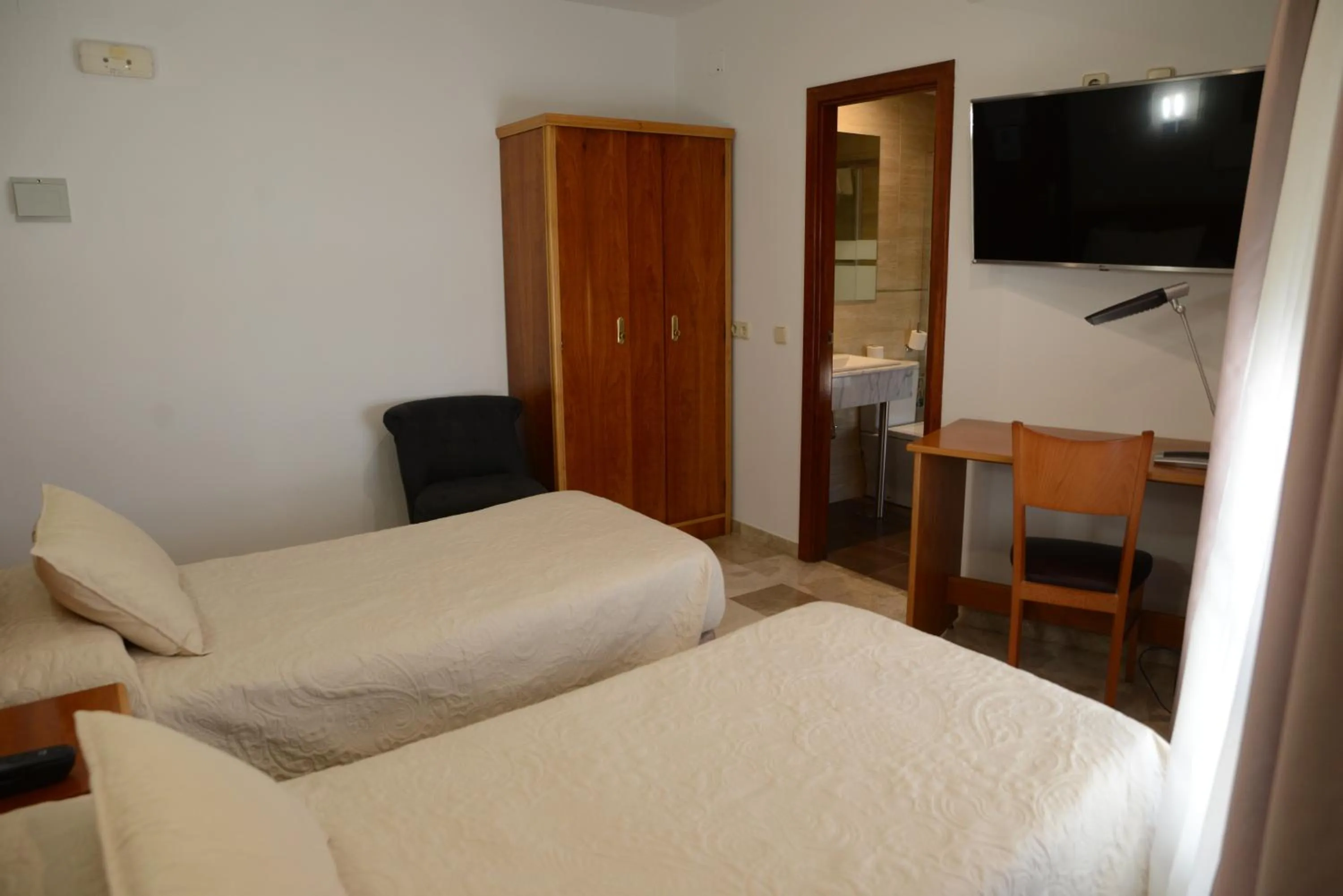 Photo of the whole room, Bed in Hotel Escudero