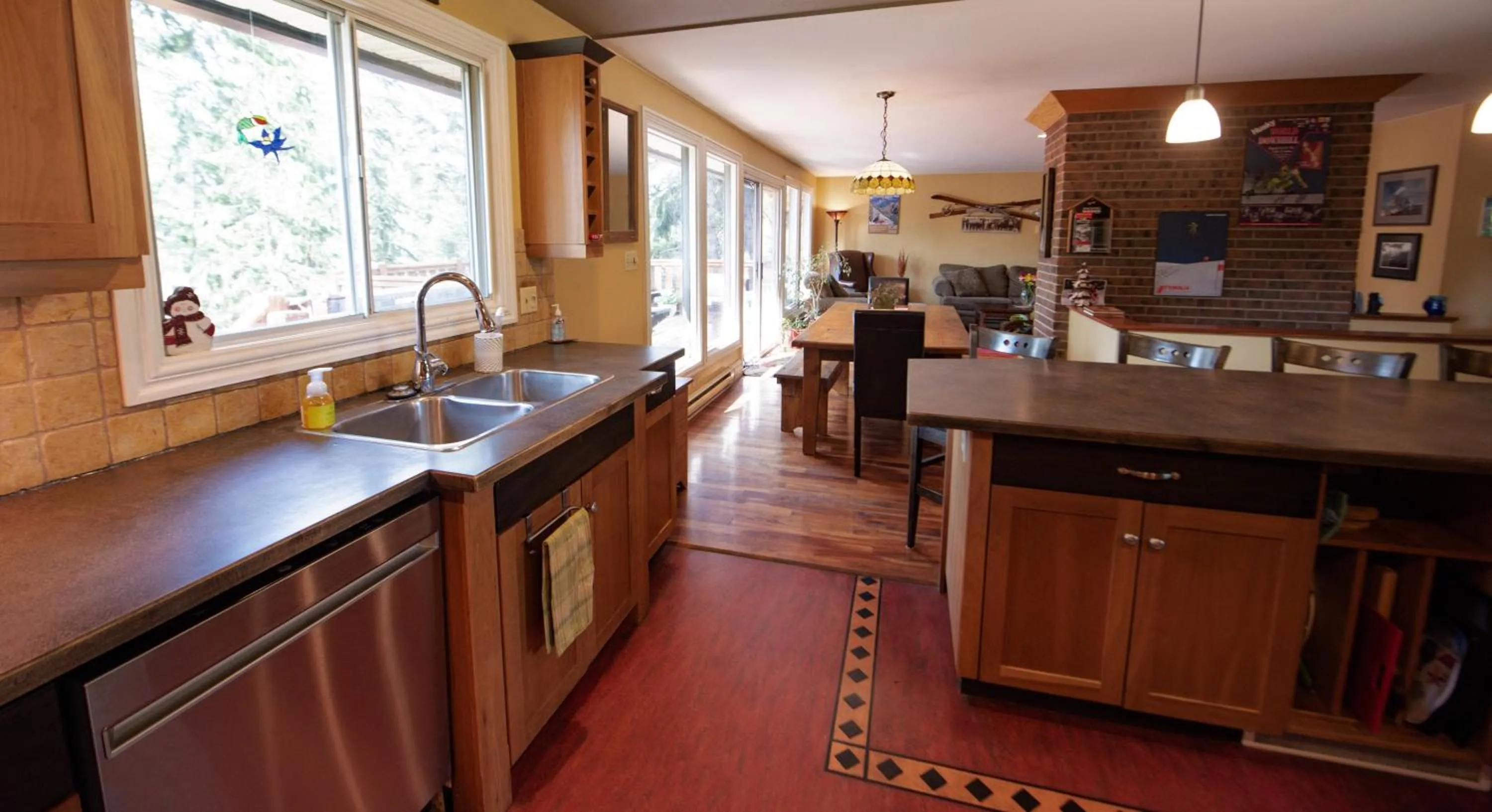 Auberge Kicking Horse Guest House