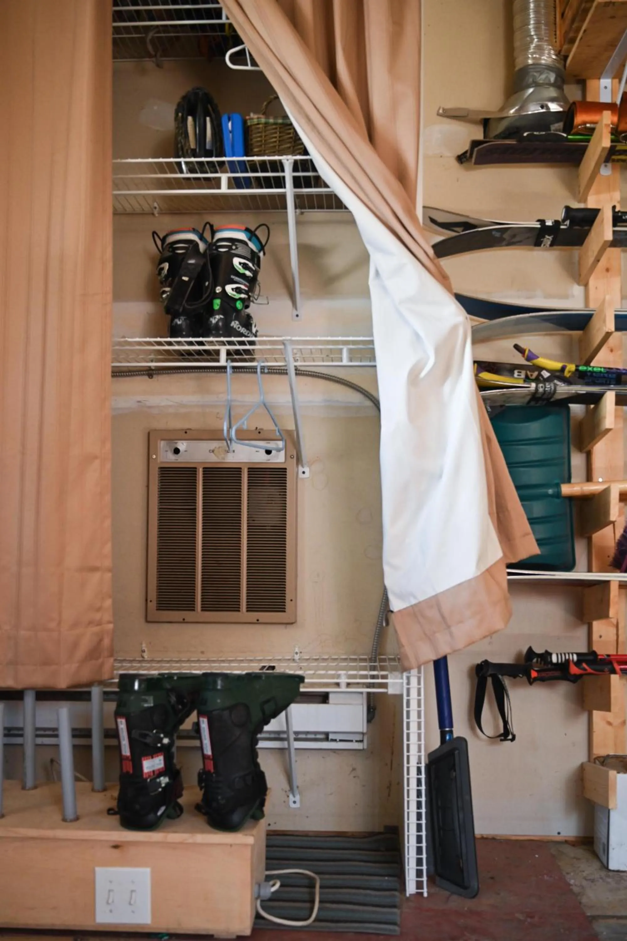 Auberge Kicking Horse Guest House