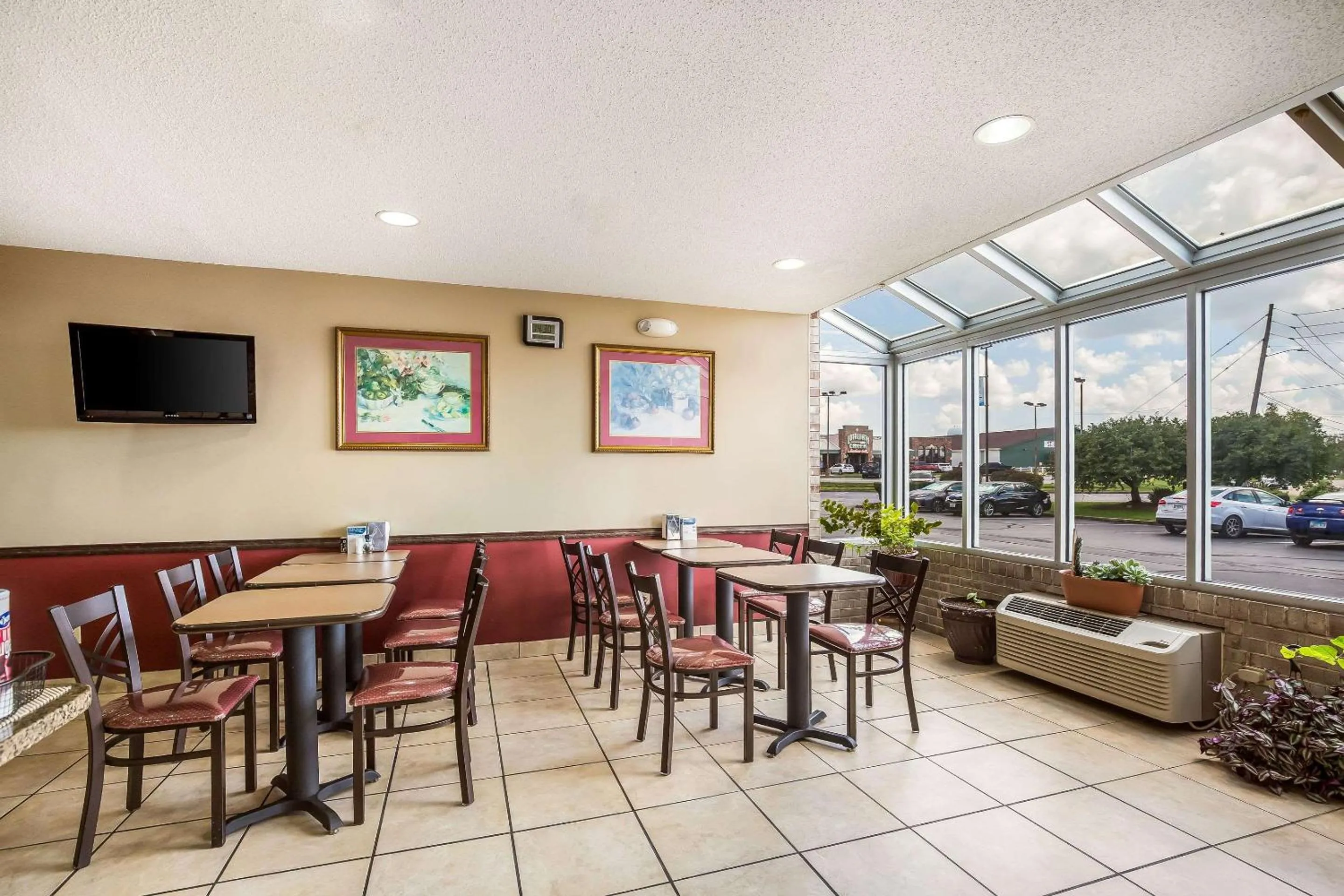 Restaurant/places to eat in Econo Lodge Inn & Suites Fairview Heights St Louis