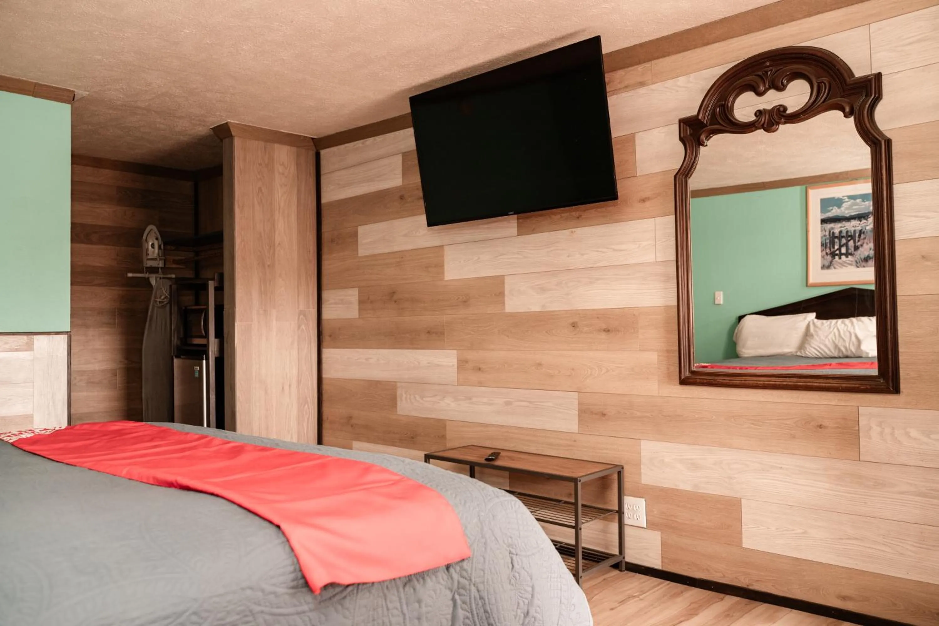 Bed in Provo Inn & Suites