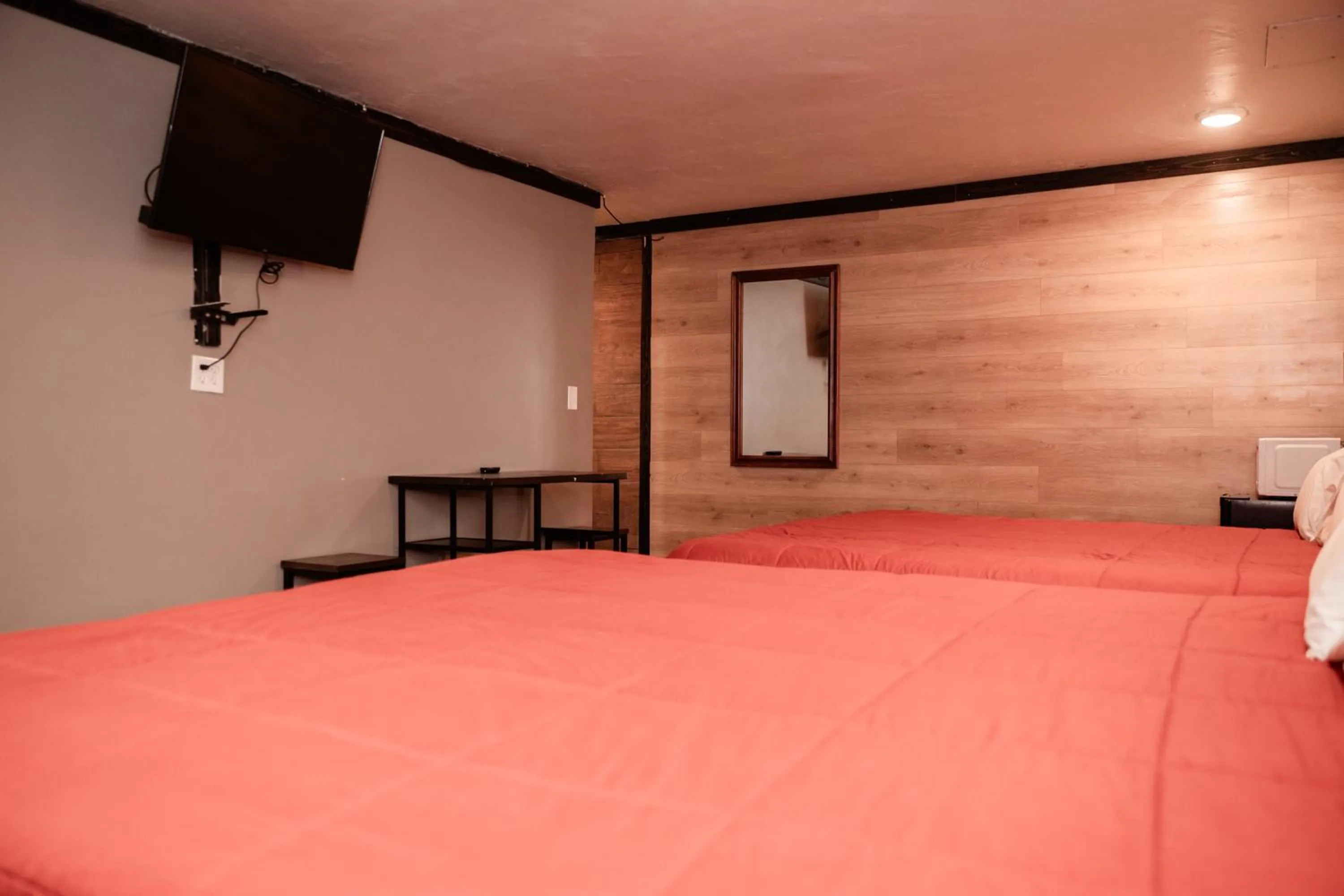 Bed in Provo Inn & Suites