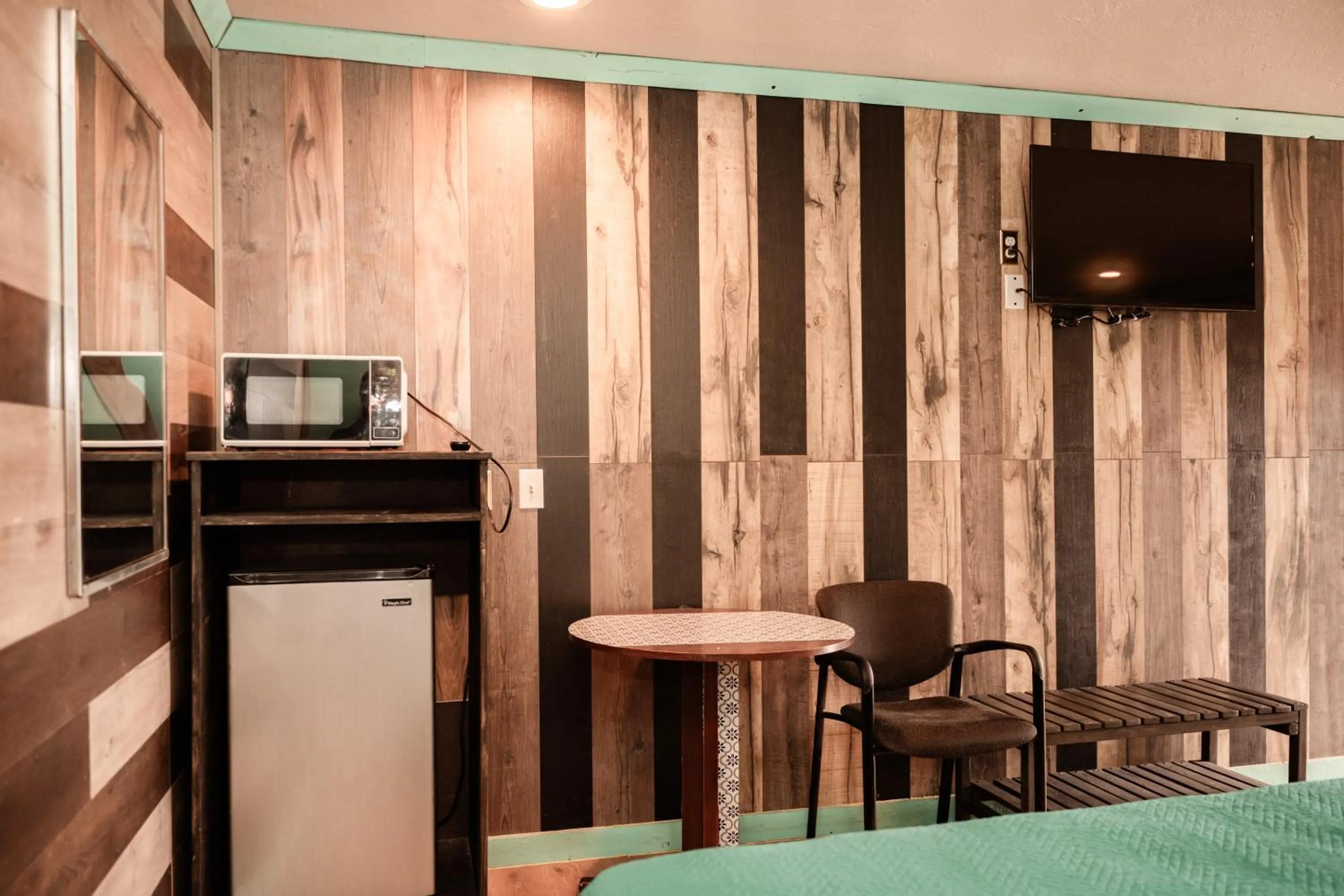 Bed in Provo Inn & Suites