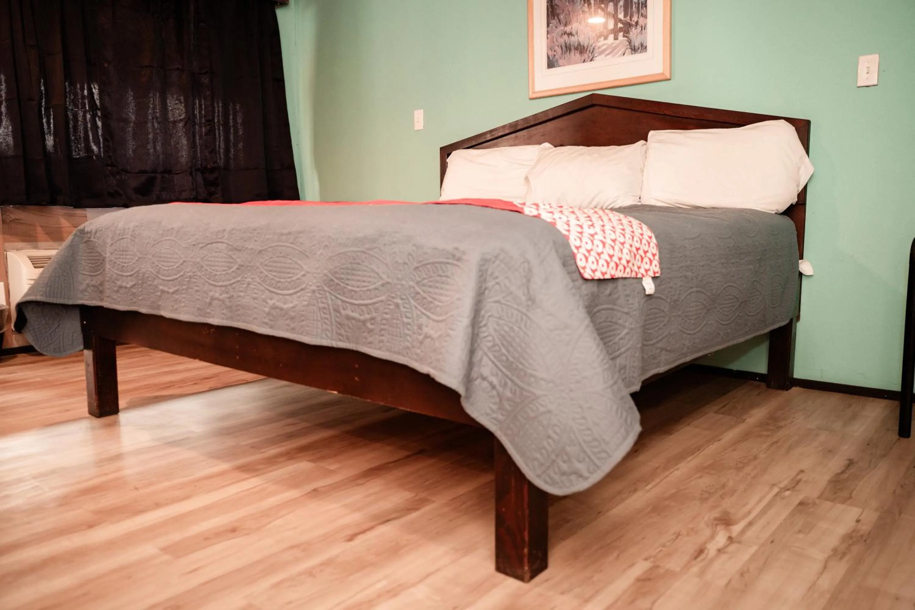 Bed in Provo Inn & Suites