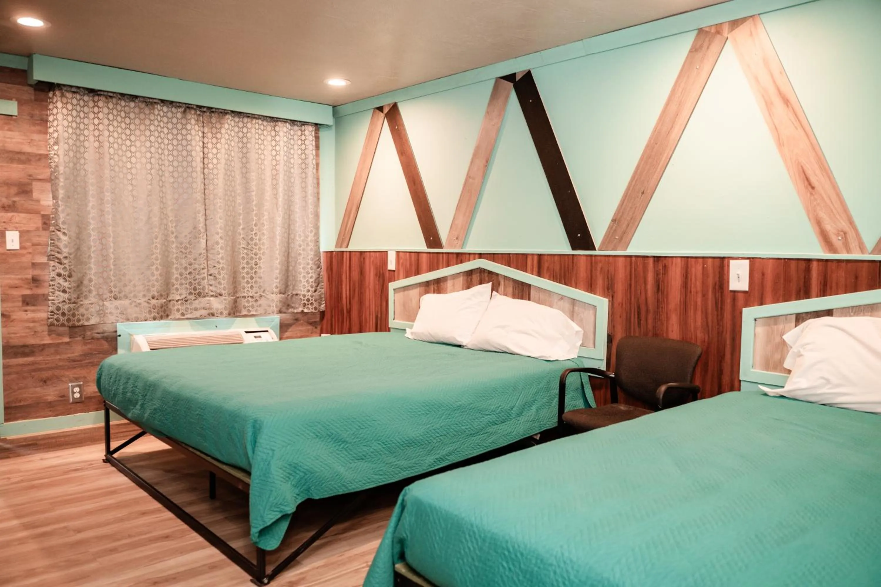 Bed in Provo Inn & Suites