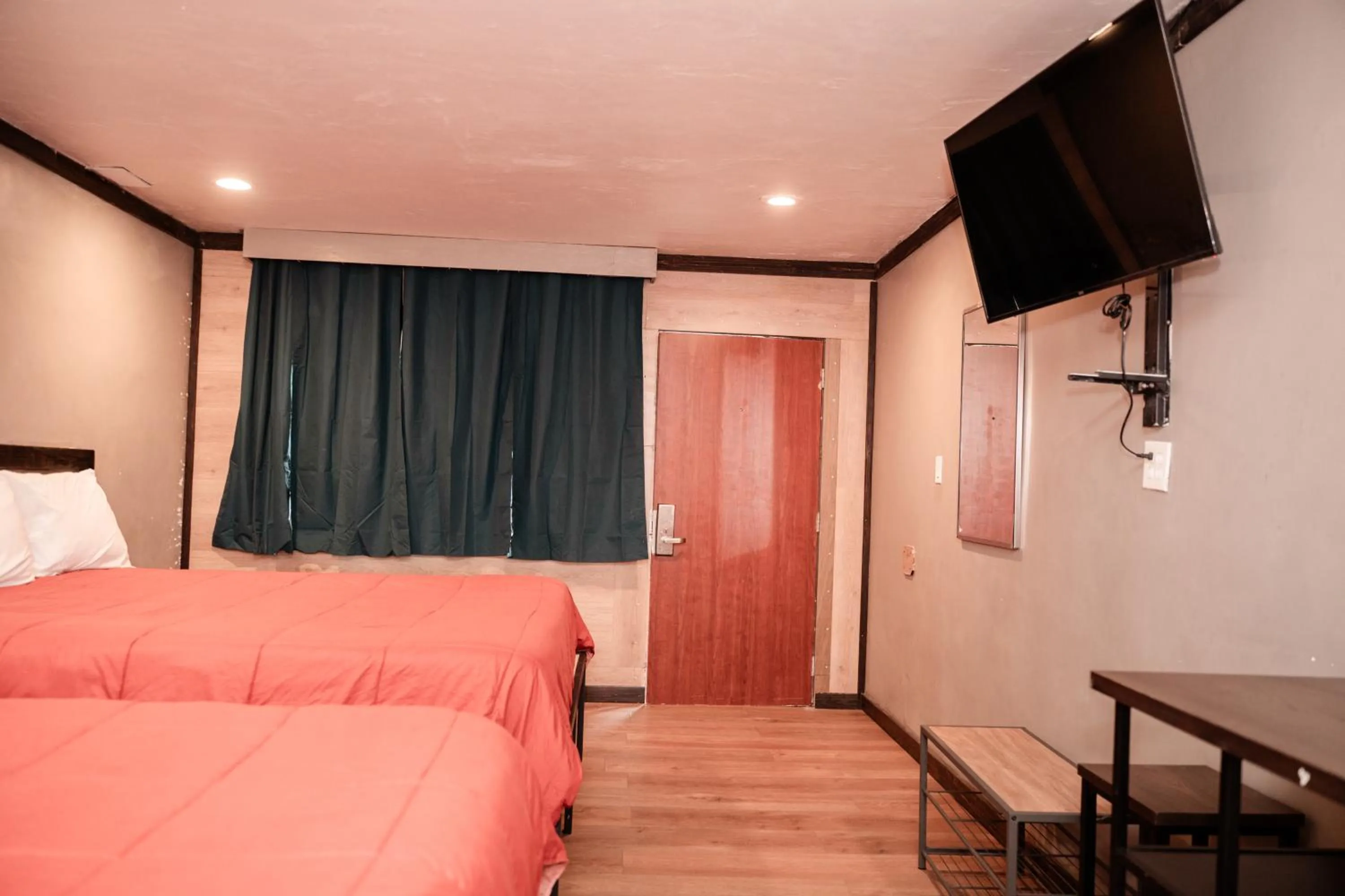 Bed in Provo Inn & Suites