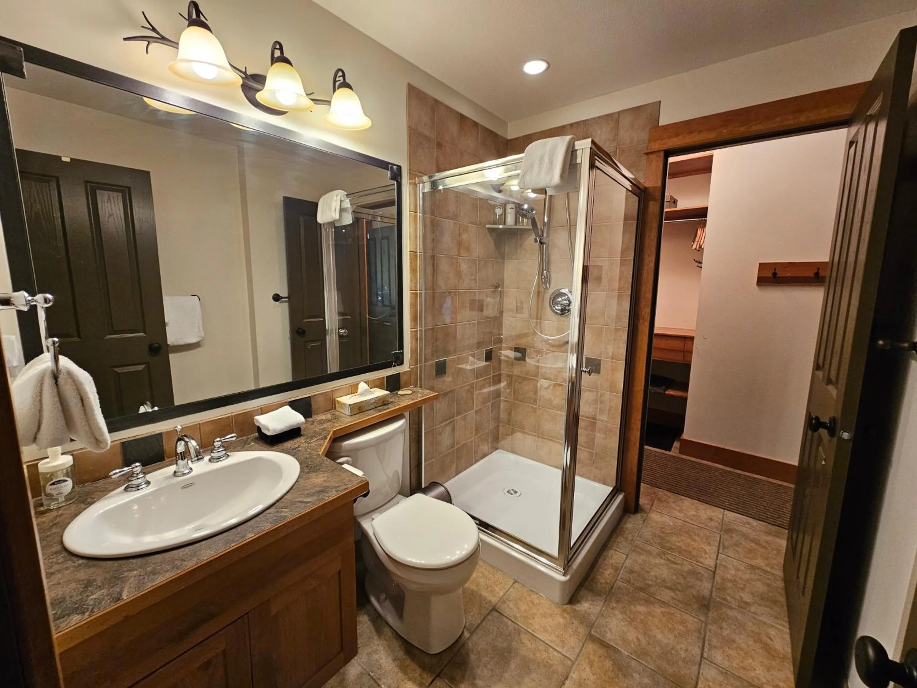 Timberline Lodges by Fernie Lodging Co