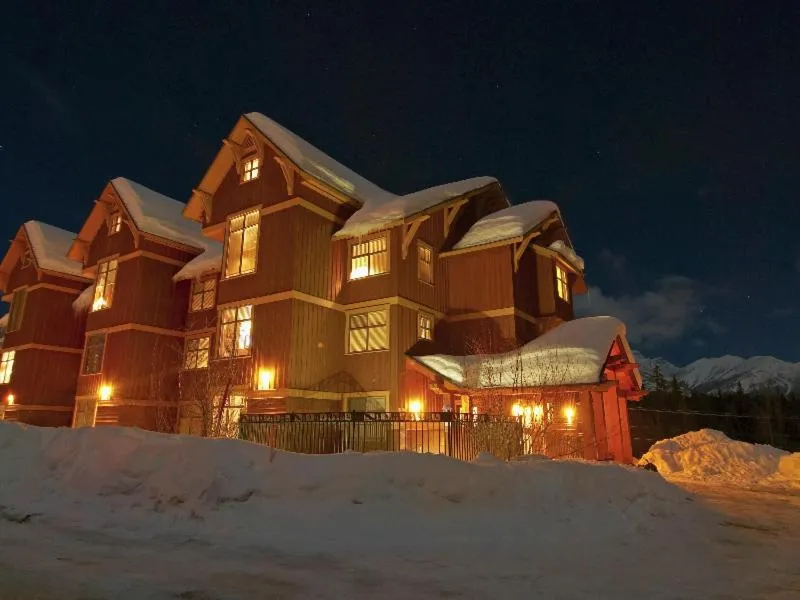 Timberline Lodges by Fernie Lodging Co
