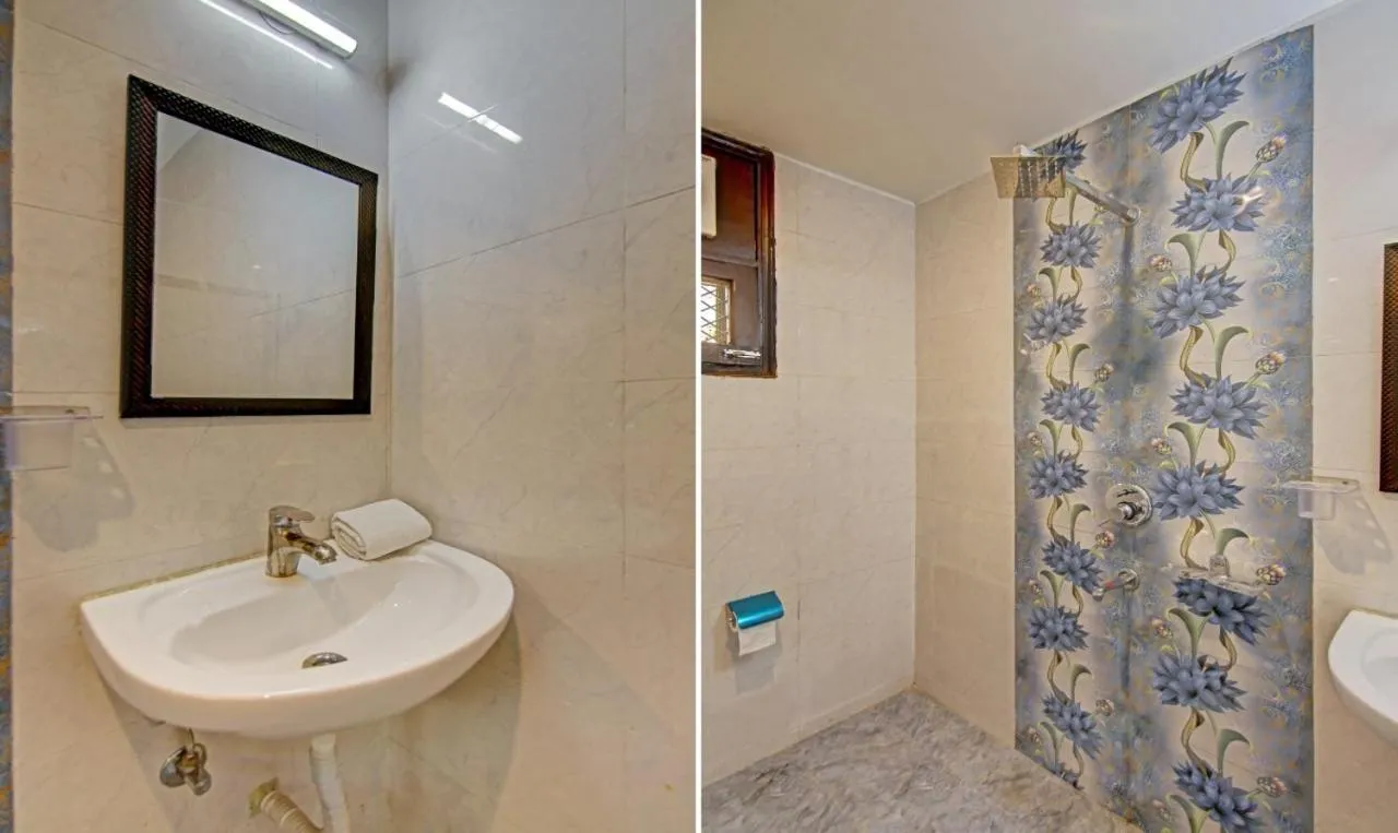 Toilet in Hotel TMS Residency