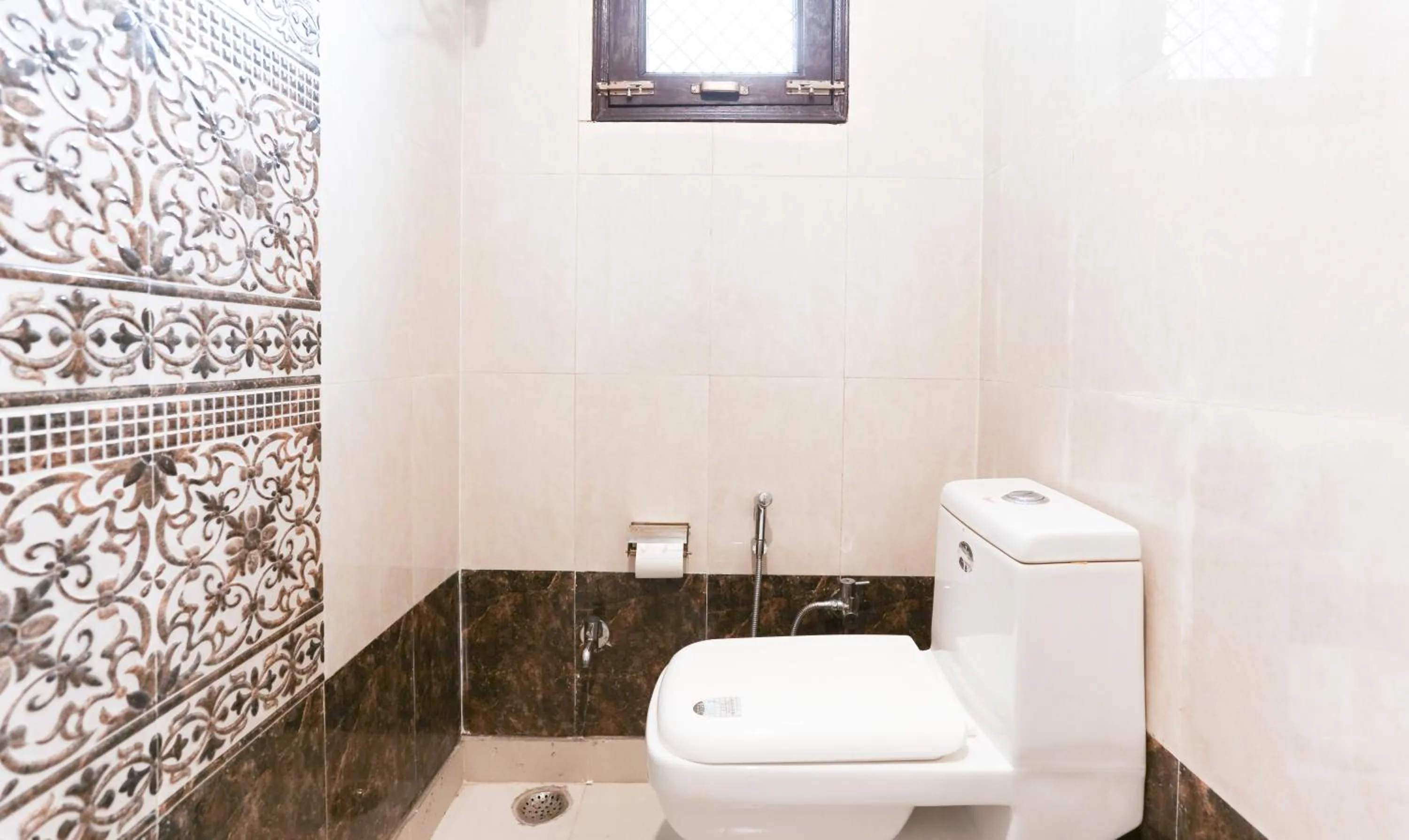 Bathroom in Hotel TMS Residency