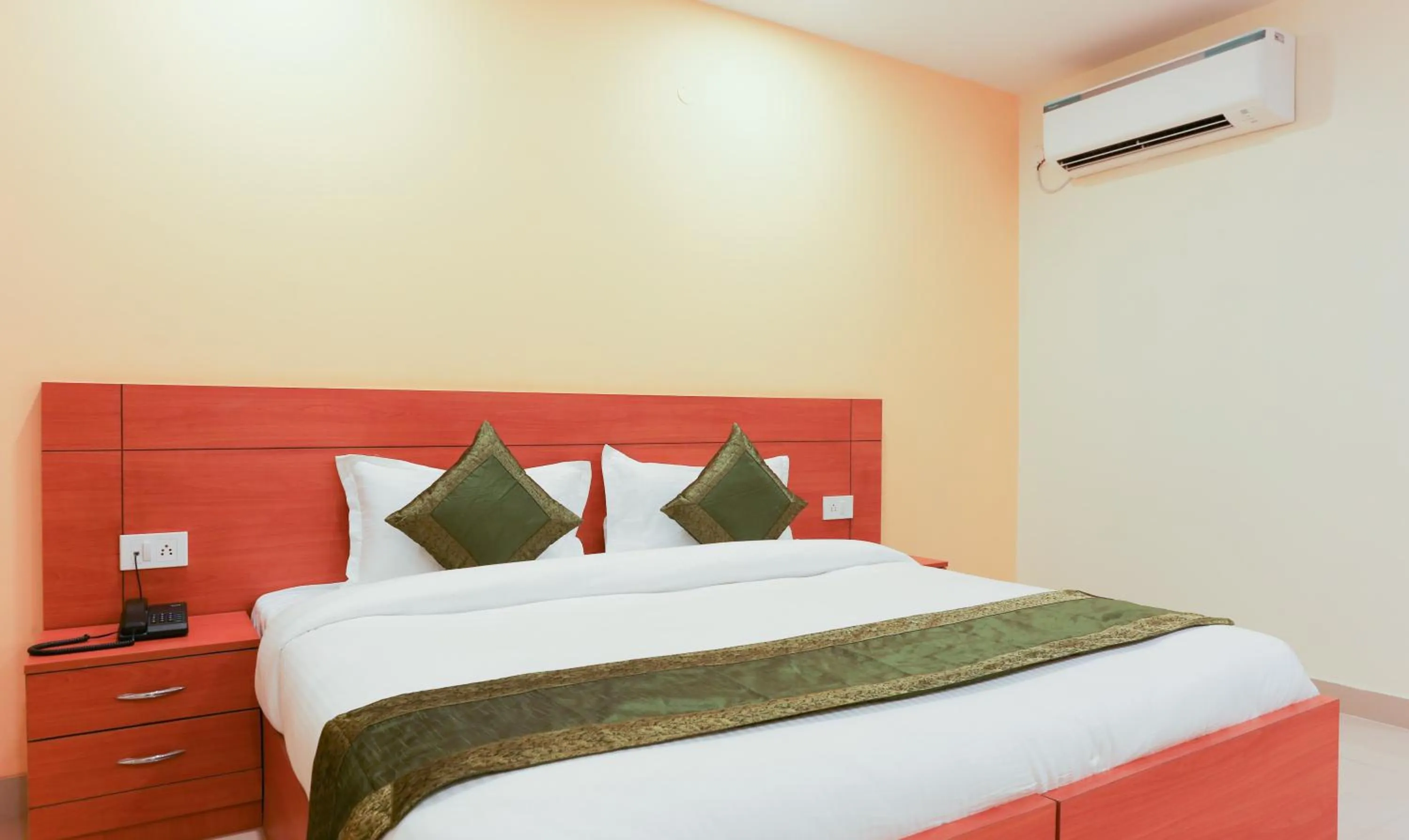 Bedroom, Bed in Hotel TMS Residency