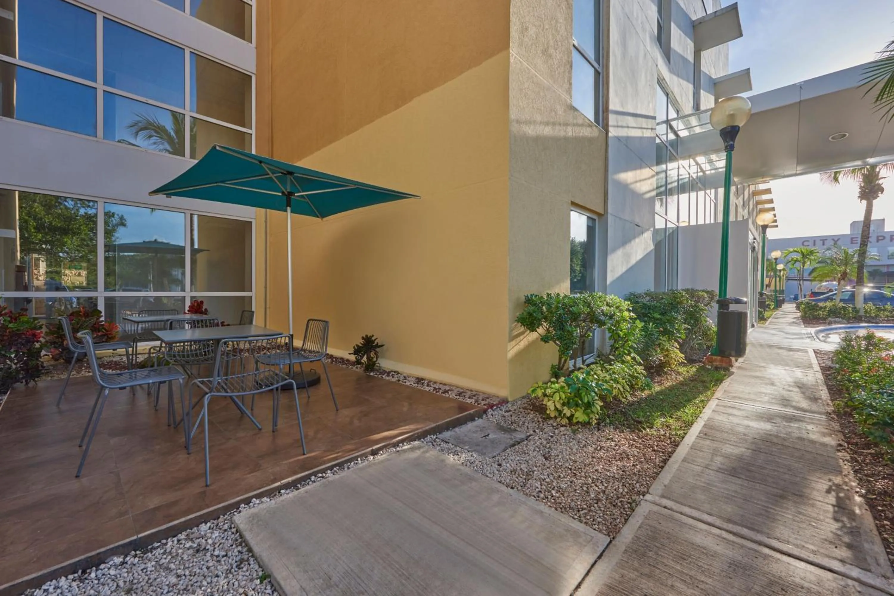 Property building in City Express by Marriott Playa del Carmen