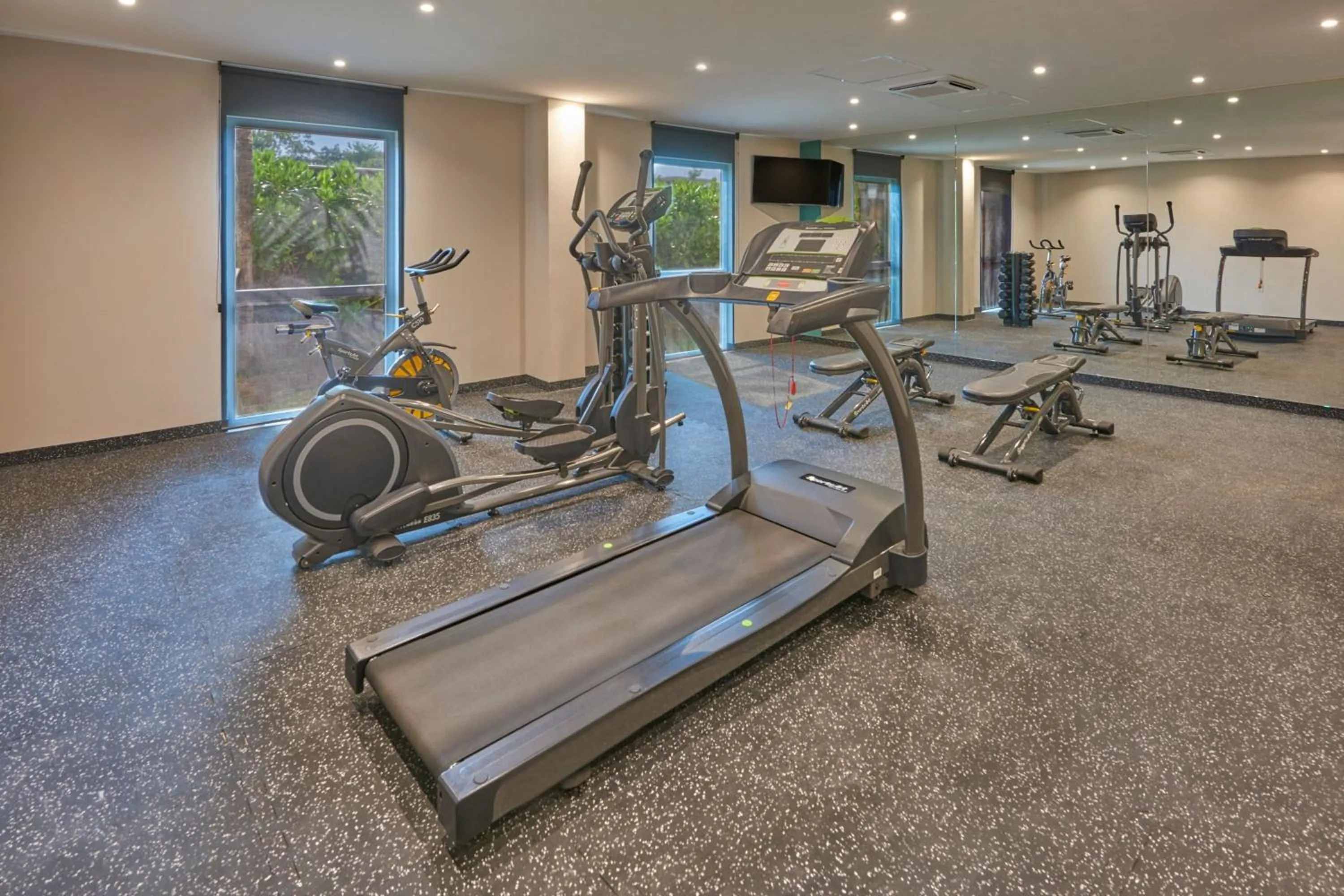 Fitness centre/facilities in City Express by Marriott Playa del Carmen